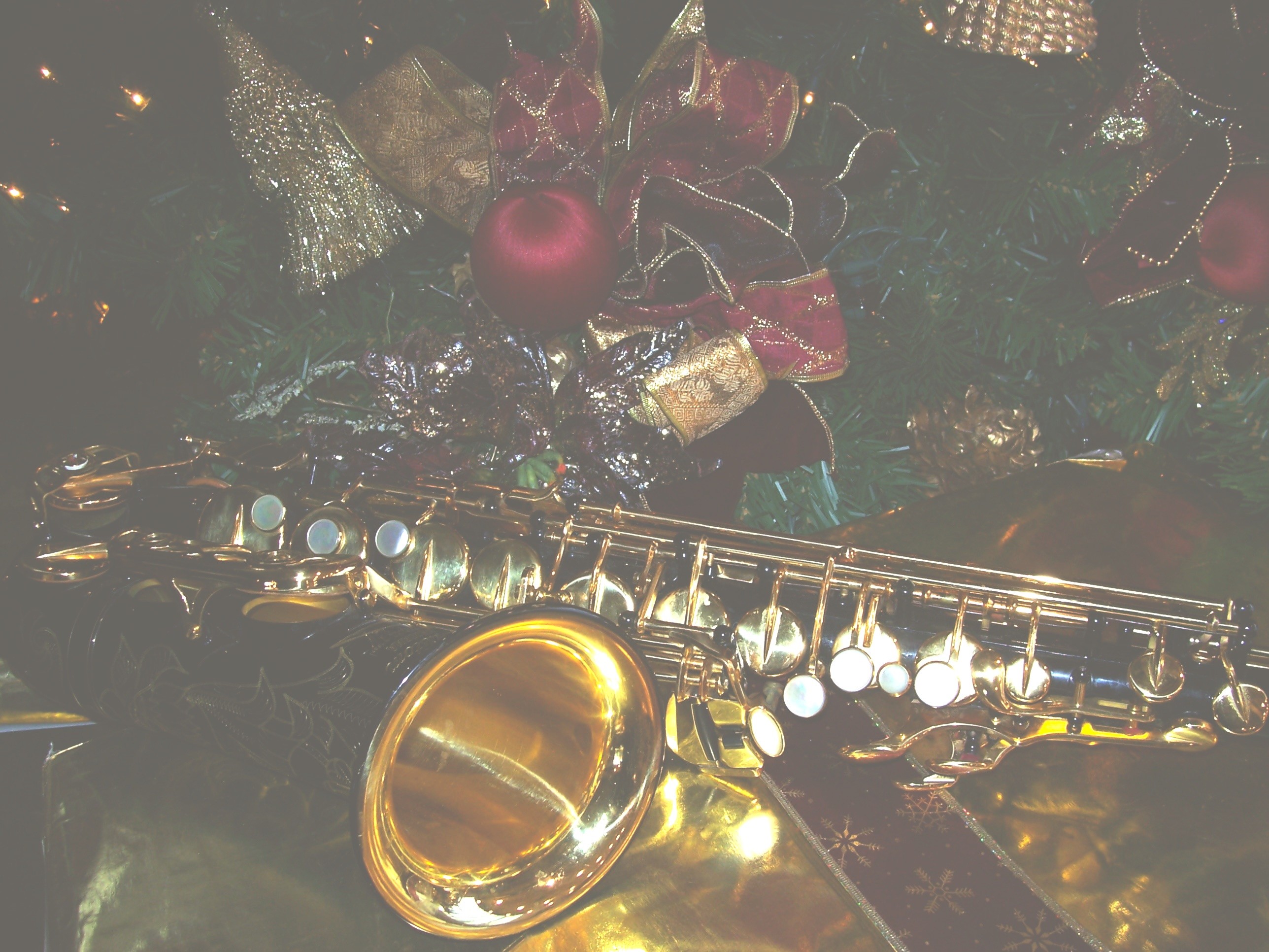 2576x1932 ... Free Christmas Saxophone Wallpaper / Screensavers - Light Picture - For  Cell Phones - Black Yamaha ...