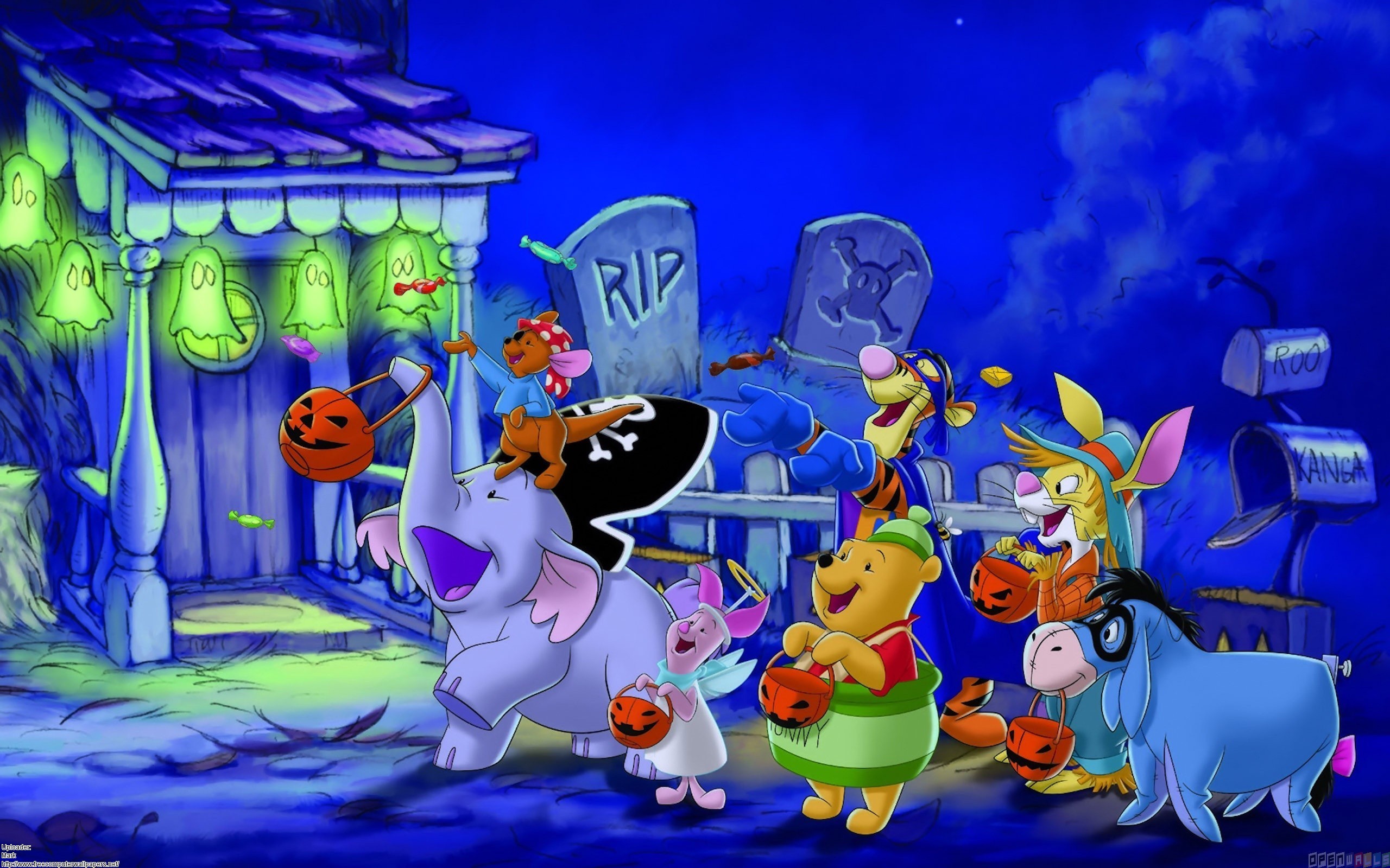 2560x1600 Disney Halloween, trick or treating for candy