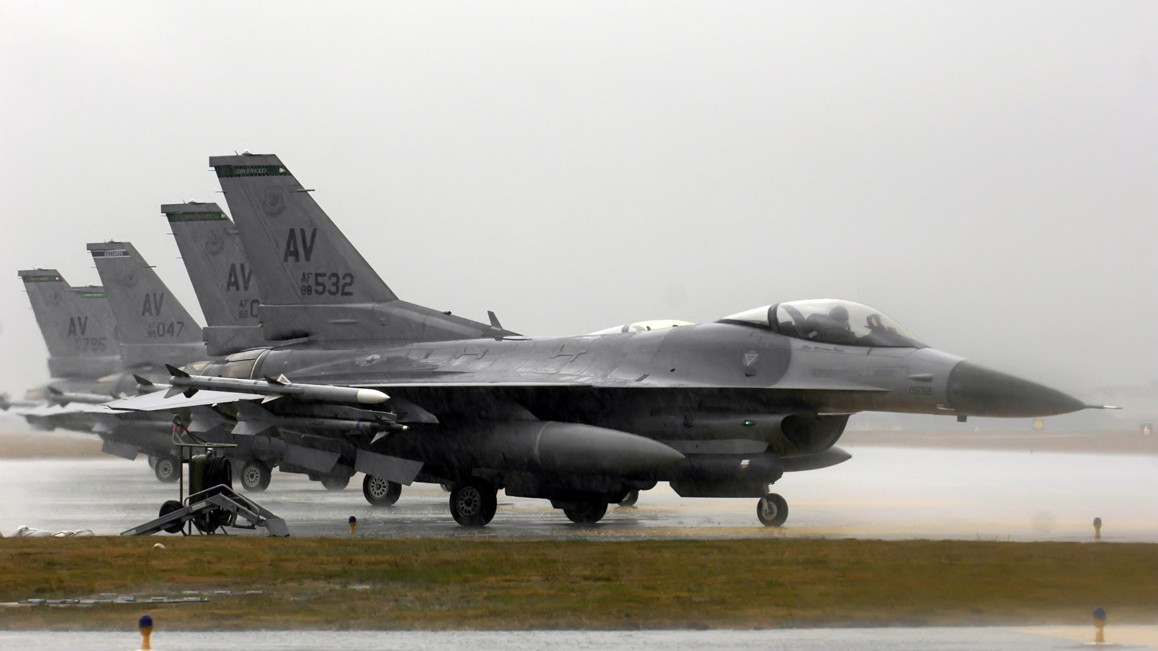 3840x2160 Preview wallpaper f-16 fighting falcon, aircraft, runway 