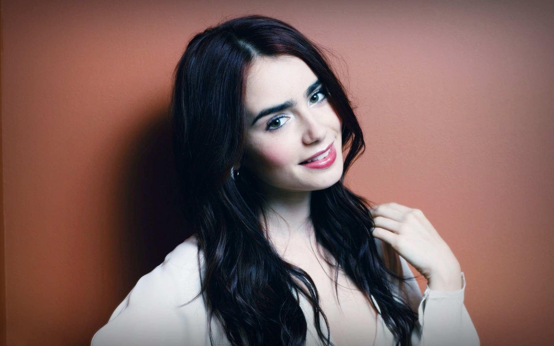 1920x1200 Lily Collins Beautiful