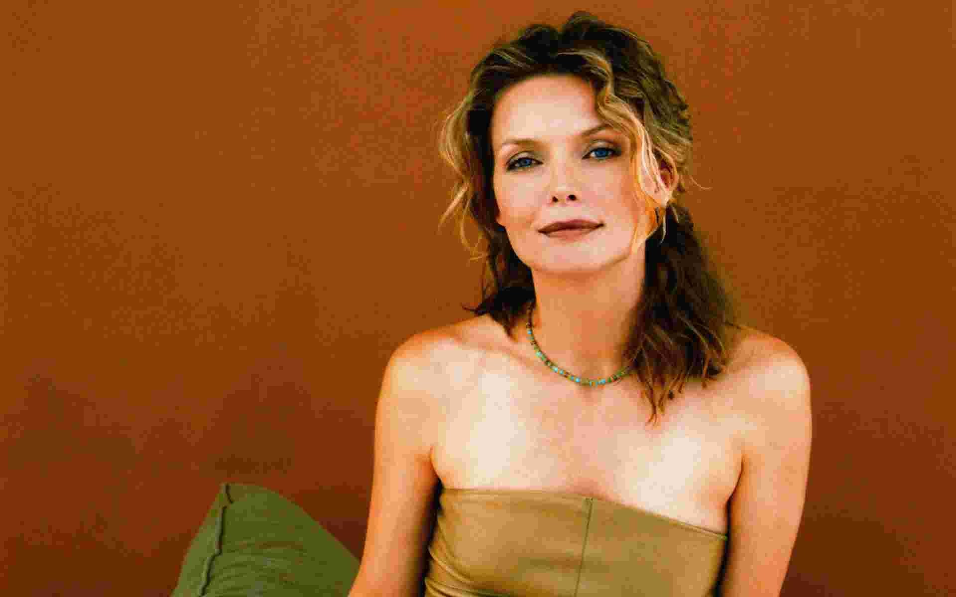 1920x1200 Another Wallpaper of Michelle Pfeiffer