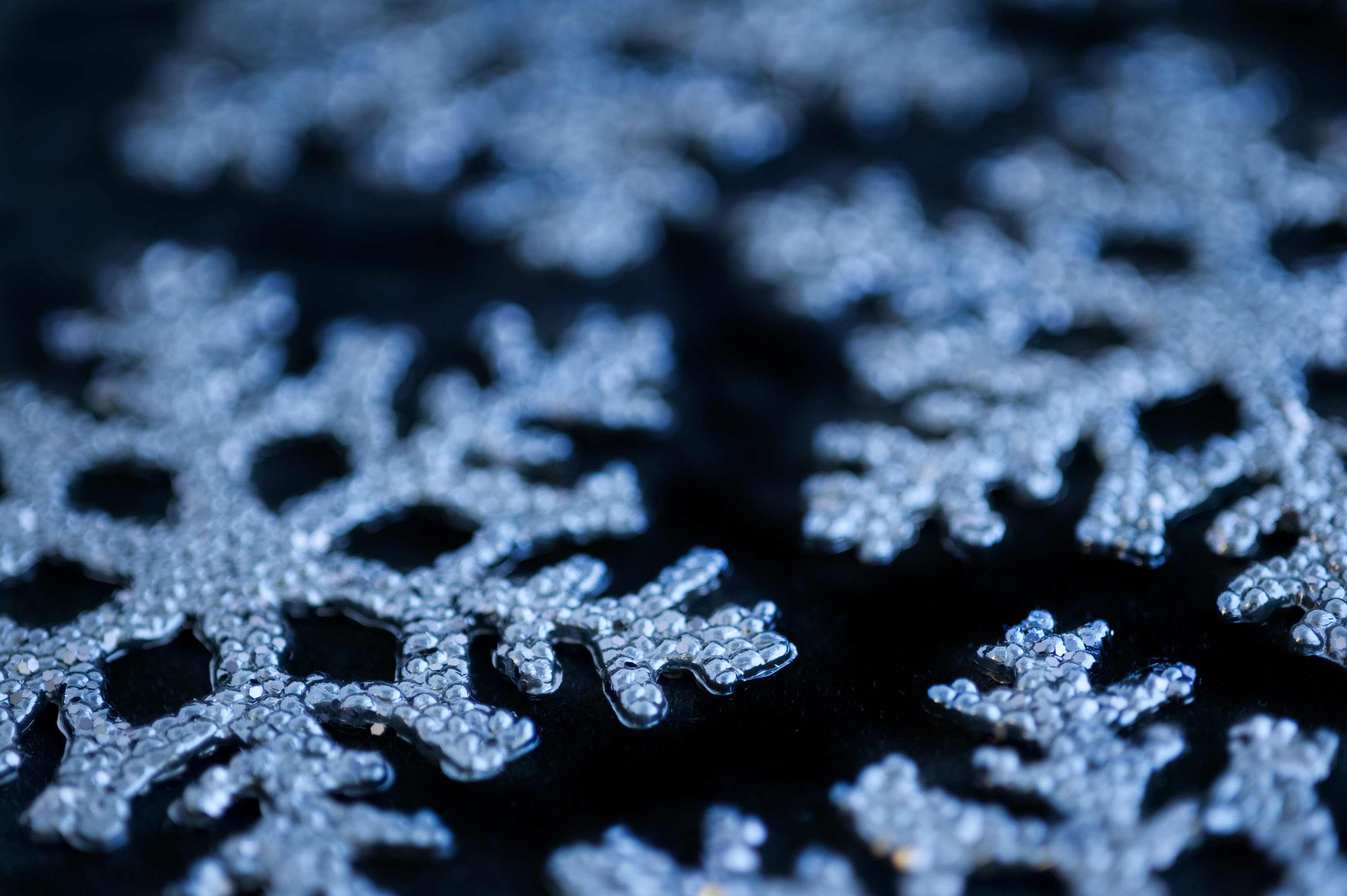 3000x1996 a background photo of christmas snowflake decoration on a black background