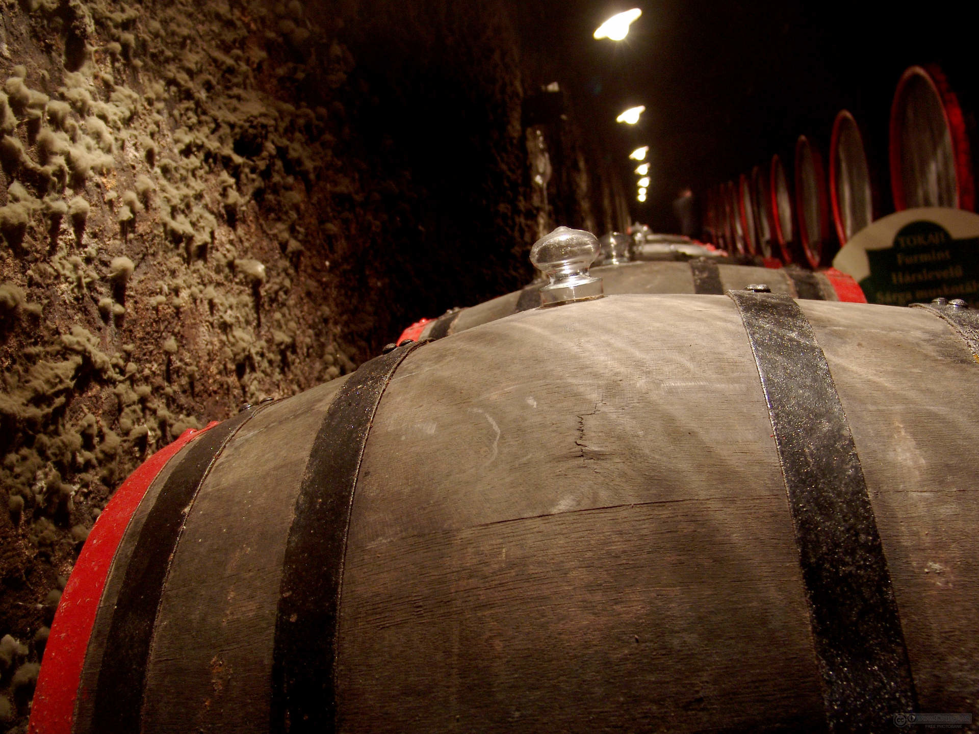 1920x1440 Barrels of Wine in Large Cellar HD Wallpaper