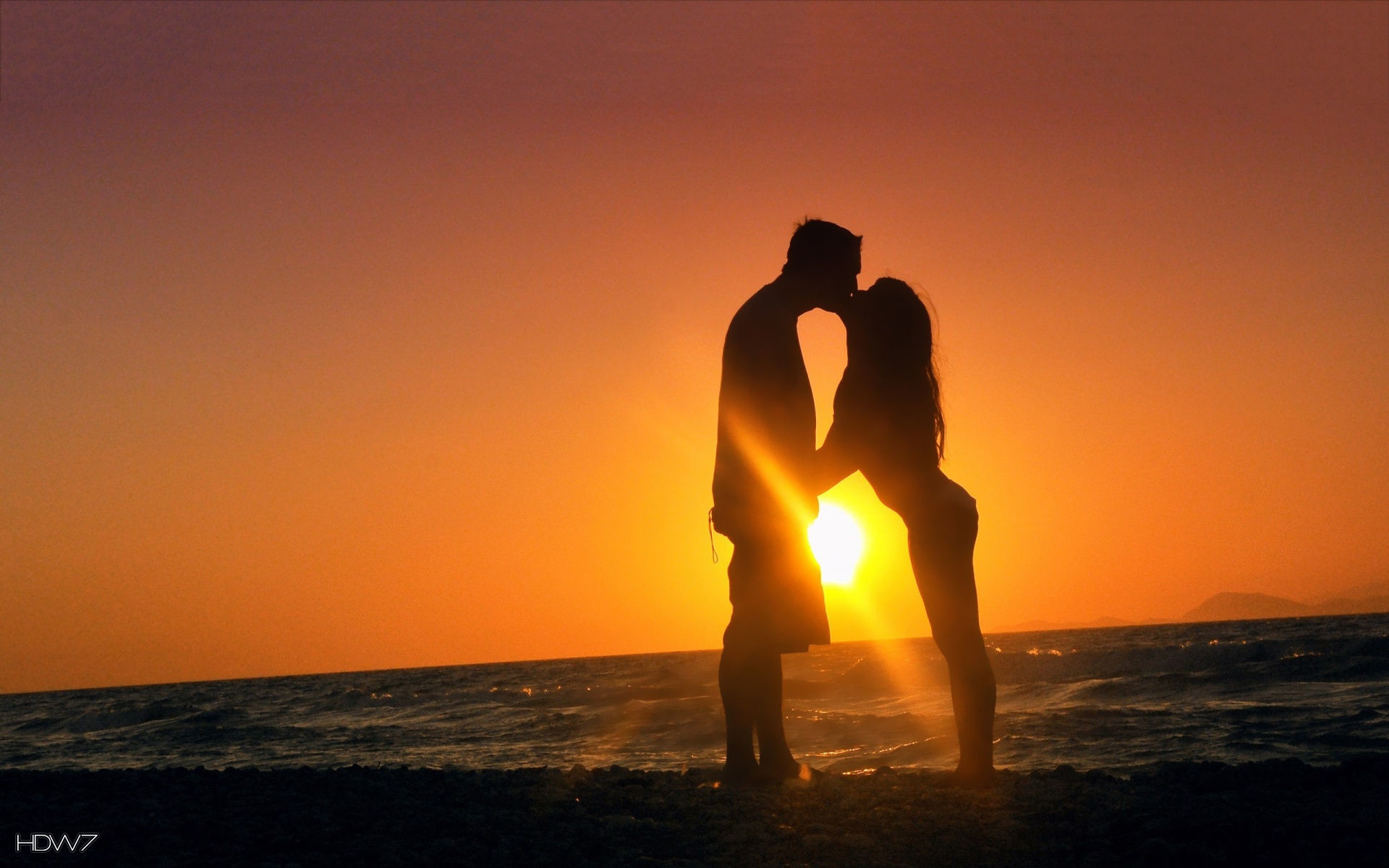 1920x1200 romantic kiss sunset sun sea cute couple scenery silhouette