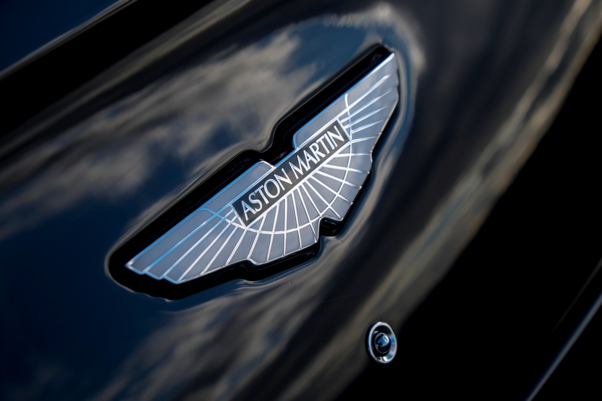 1920x1280 Aston Martin Logo Black Background iphone Car Wallpaper