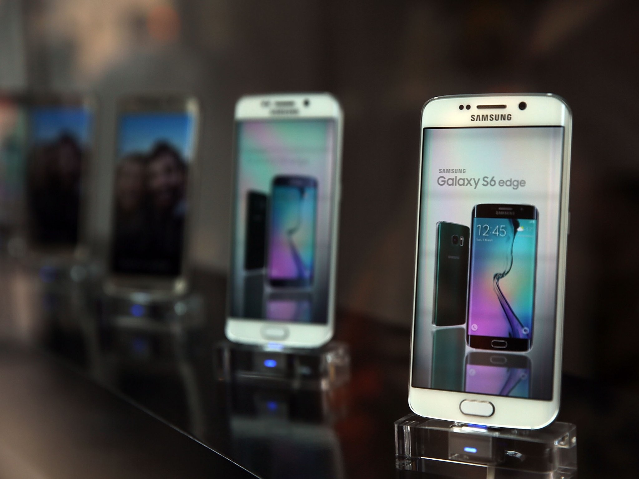2048x1536 Samsung Galaxy S6 Edge: the three-sided screen is too dazzling for its own  good
