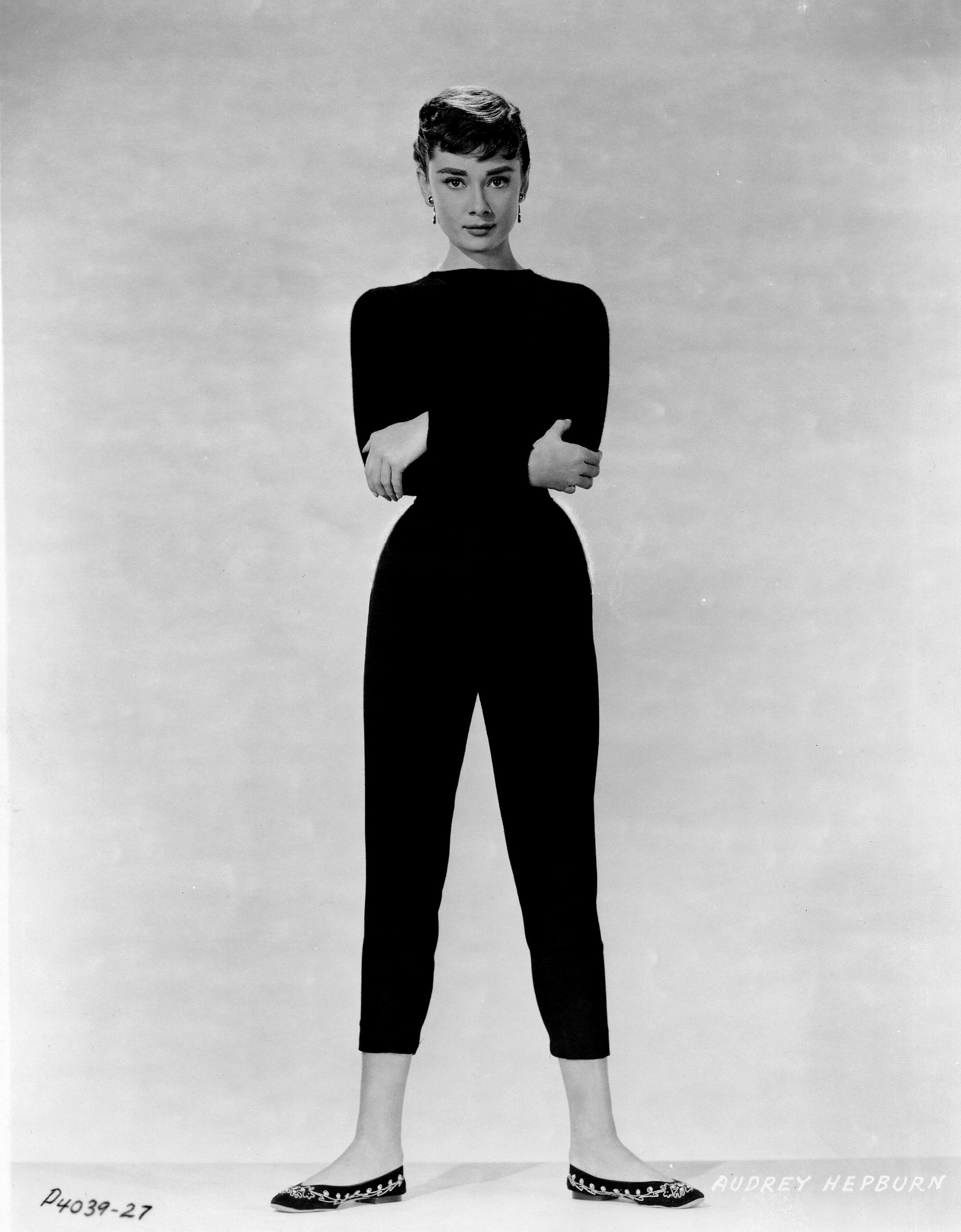 2100x2693 free Audrey Hepburn wallpaper, resolution : 2100 x tags: Audrey, Hepburn.