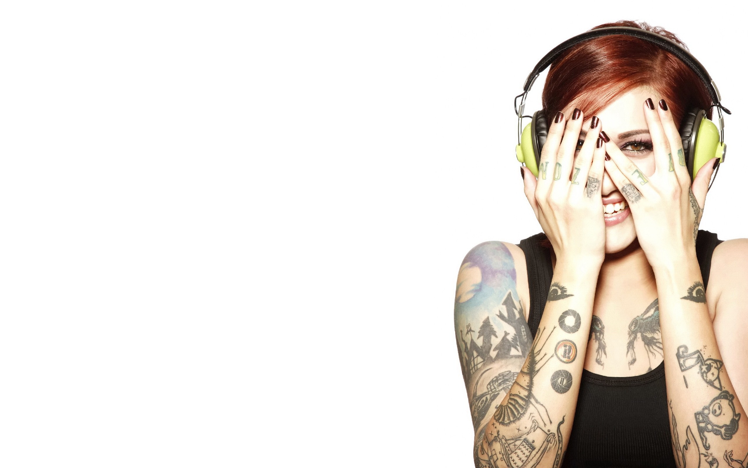 2560x1600 Beautiful Tattoo Girl Listening Music HD Wallpaper .