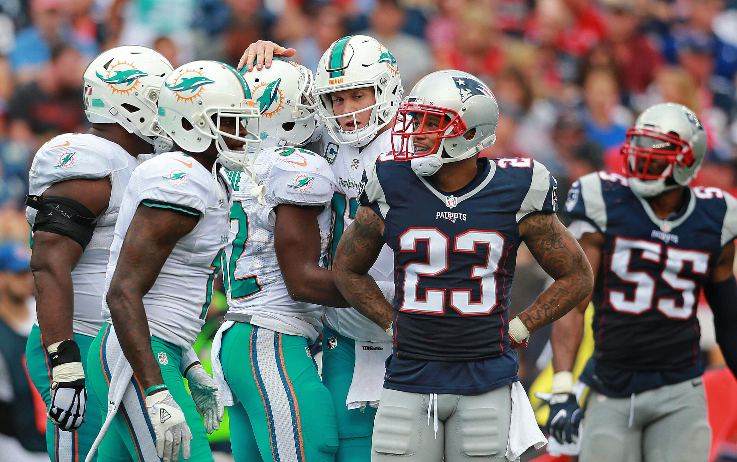 3071x1927 LATE SAG: Pats safety Patrick Chung looks away in disbelief as Dolphins  quarterback Ryan Tannehill