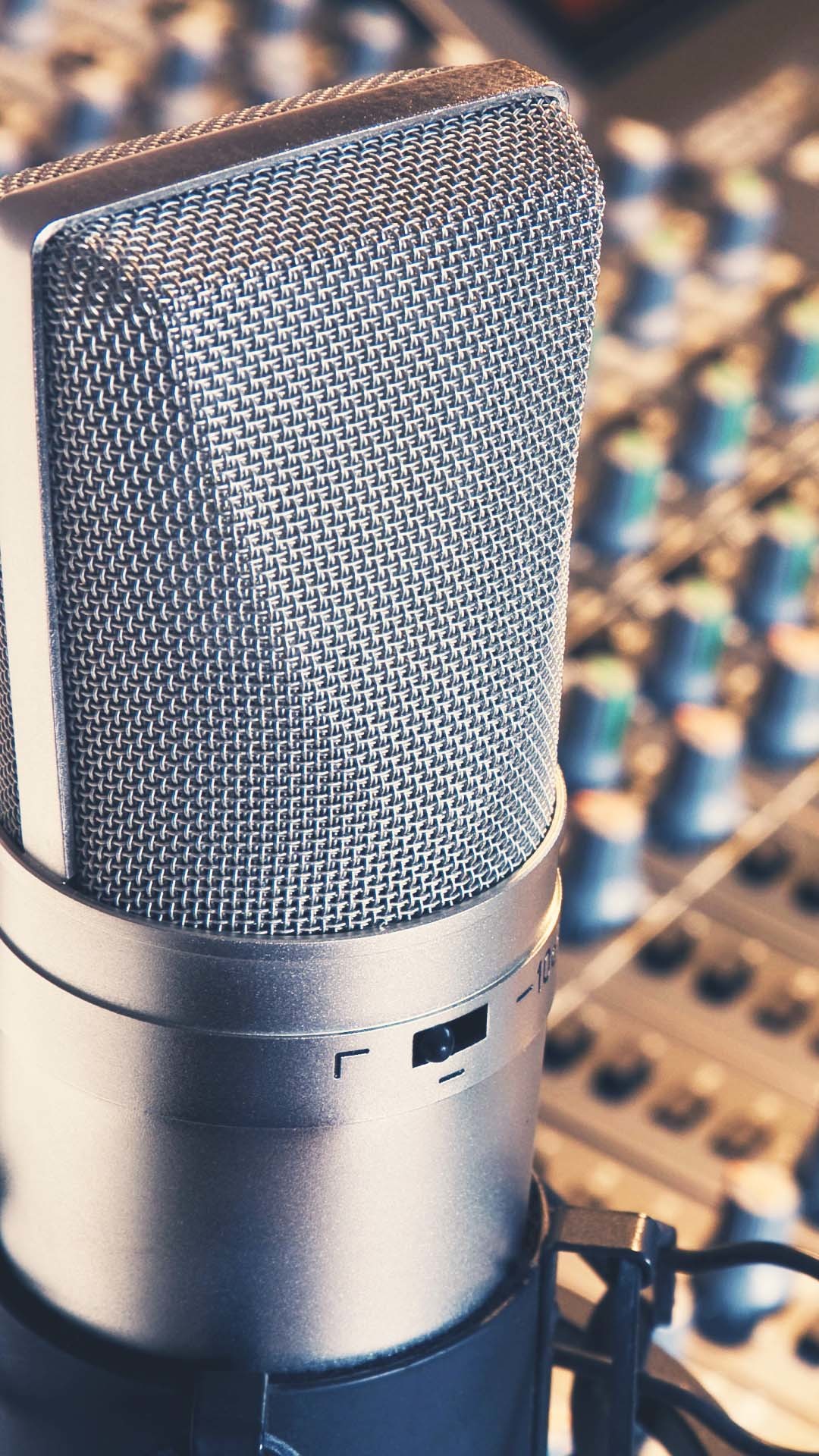 1080x1920 Studio Microphone