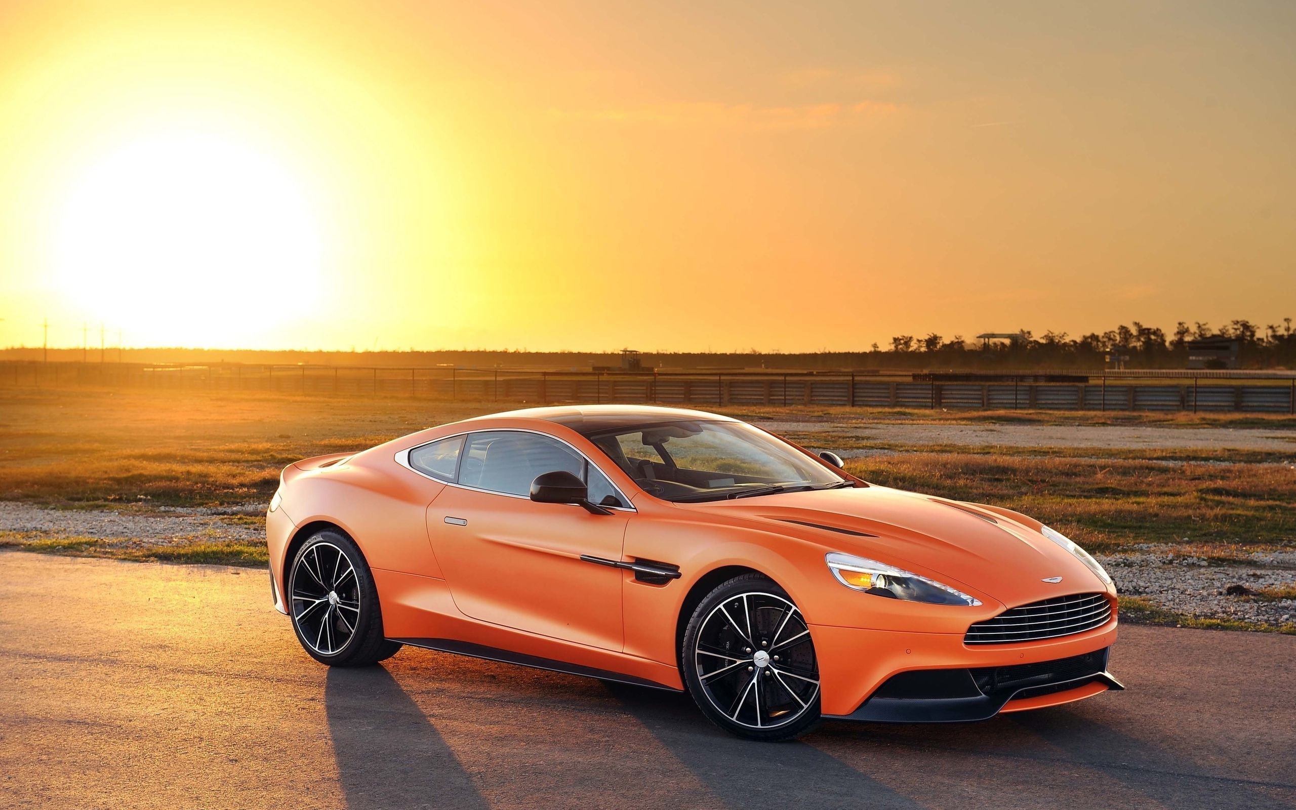 2560x1600 Aston Martin Vanquish Wallpaper For Android