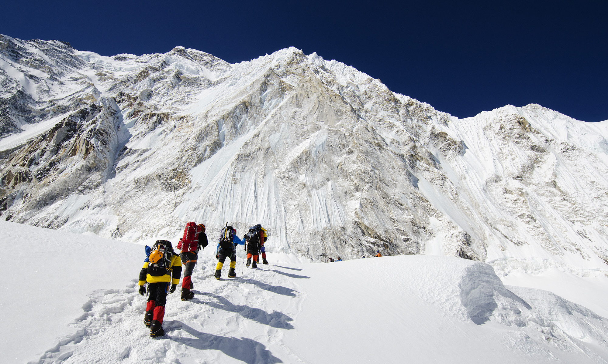 2000x1200 Everest HD Images 04130