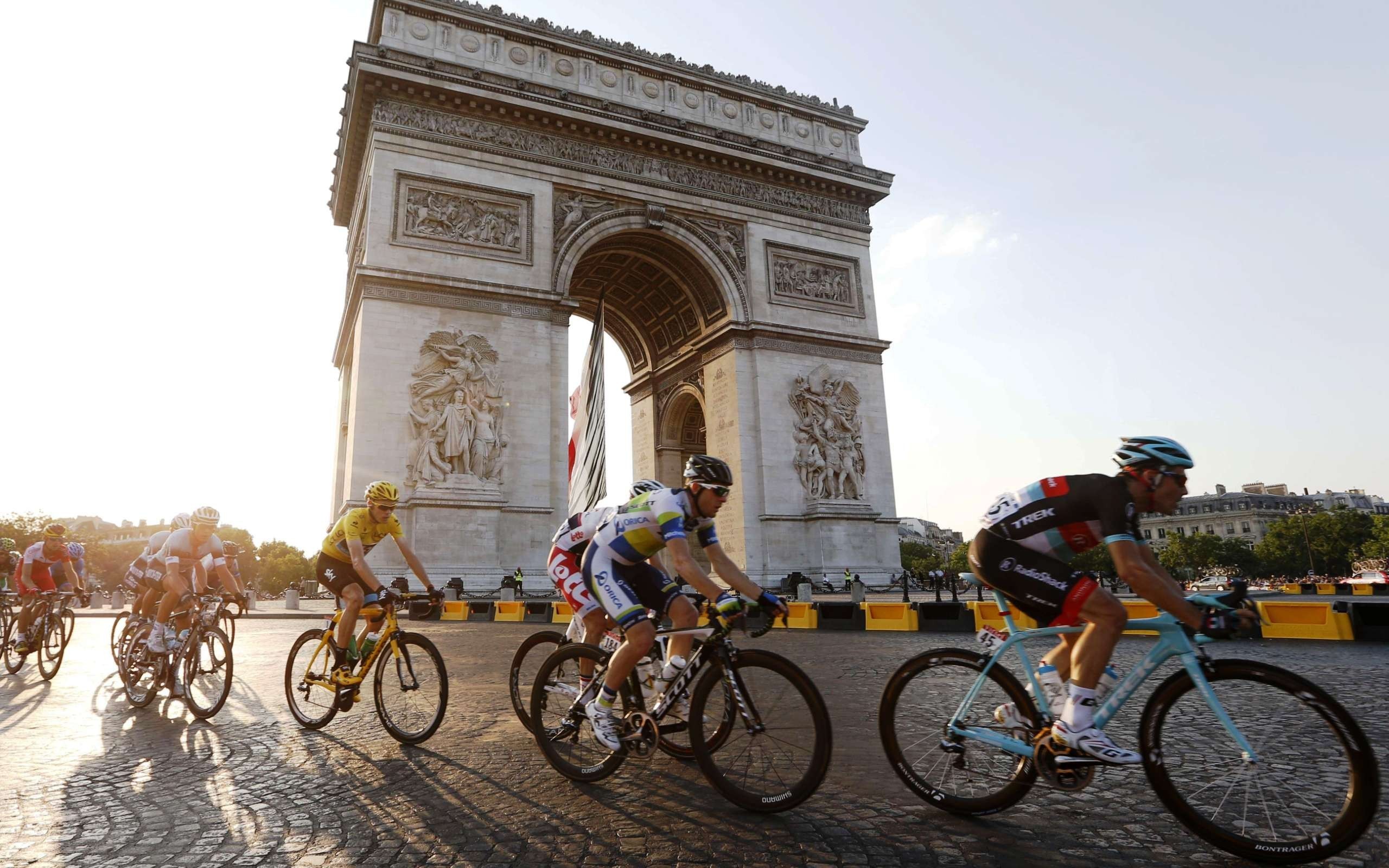 2560x1600 Triomphe christopher froome paris tour france cycling wallpaper