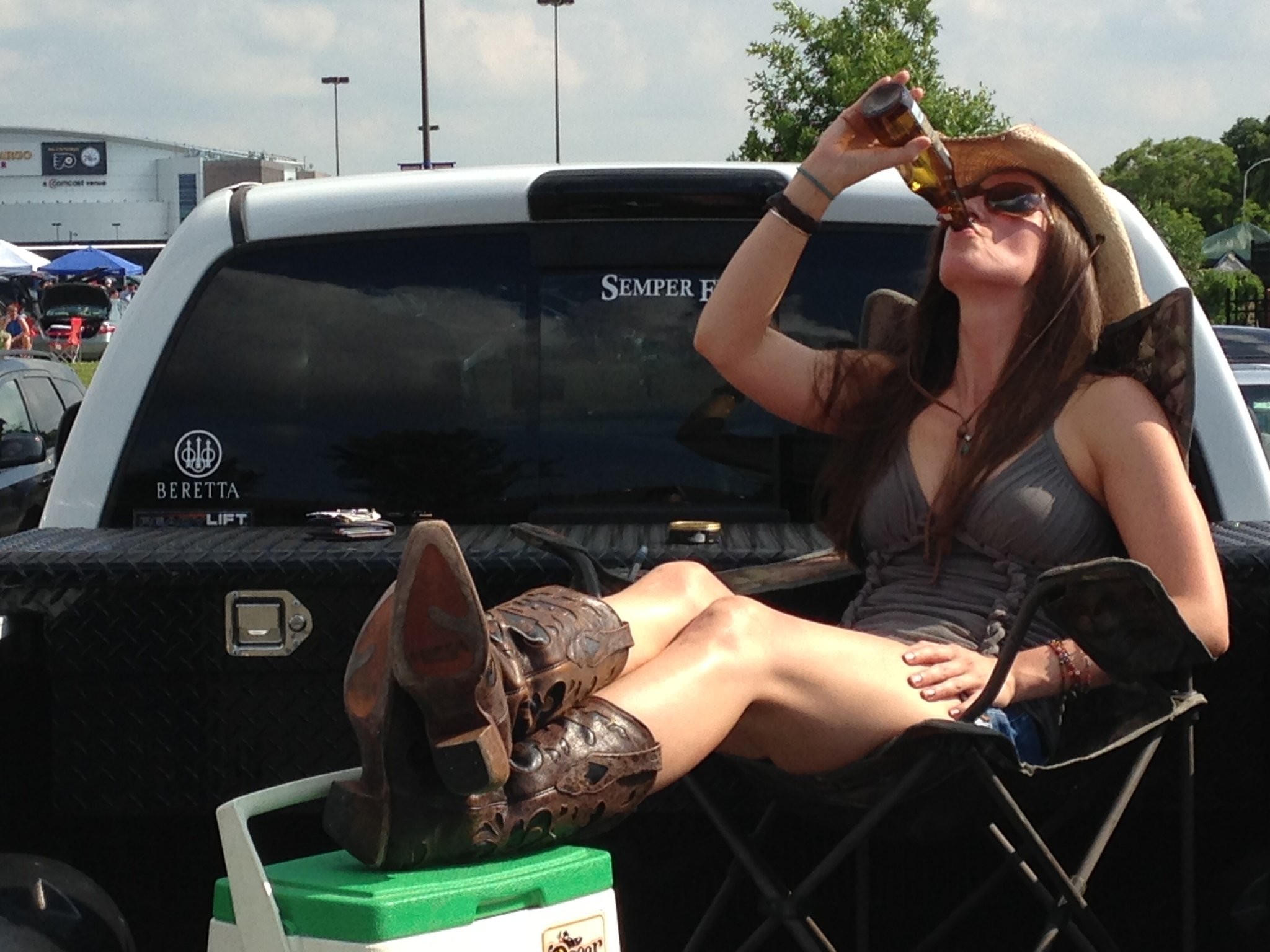 2048x1536 10 Signs You're a Country Girl