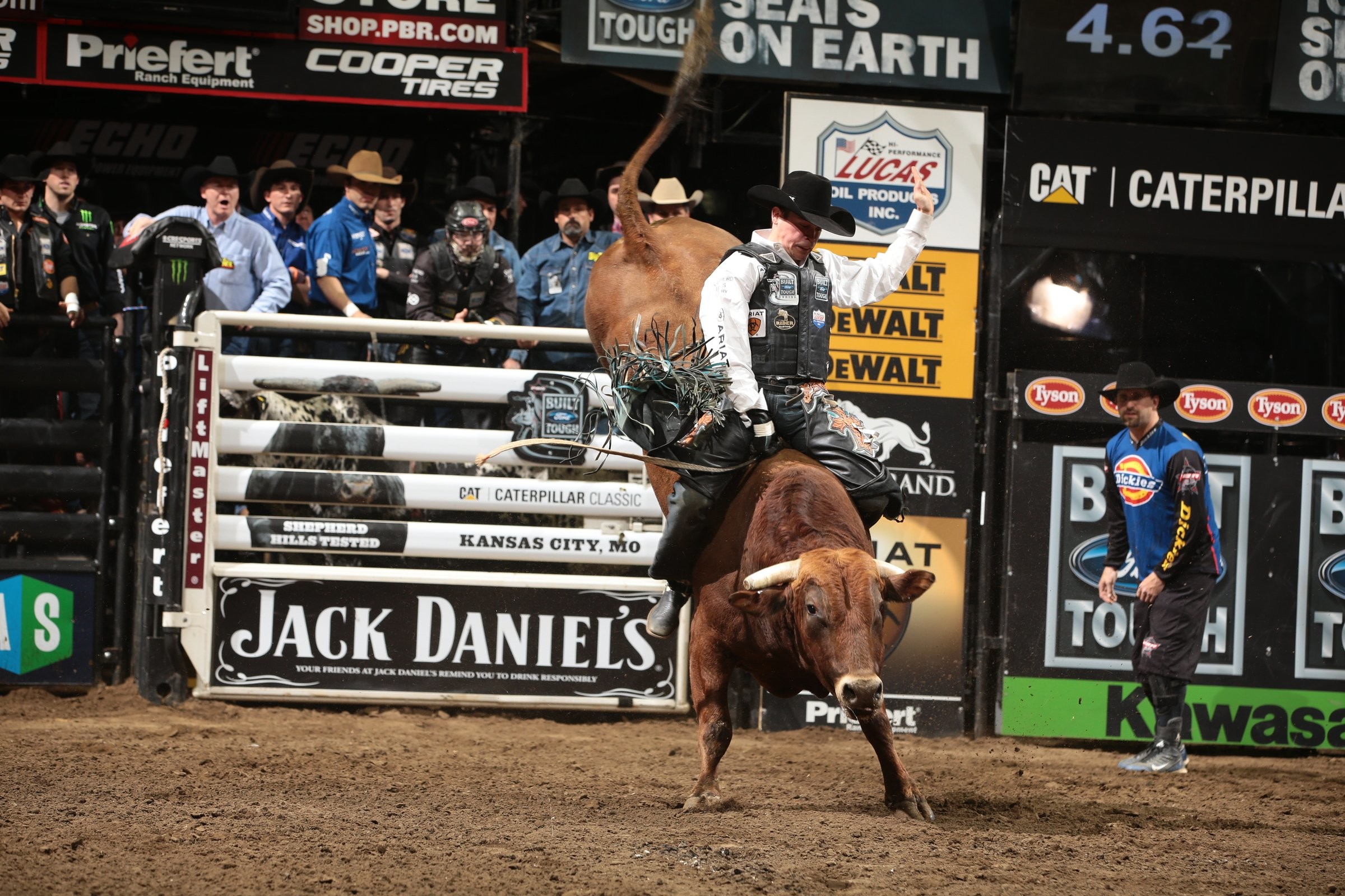 2400x1600 BULL RIDING bullrider cowboy western cow extreme rodeo d .