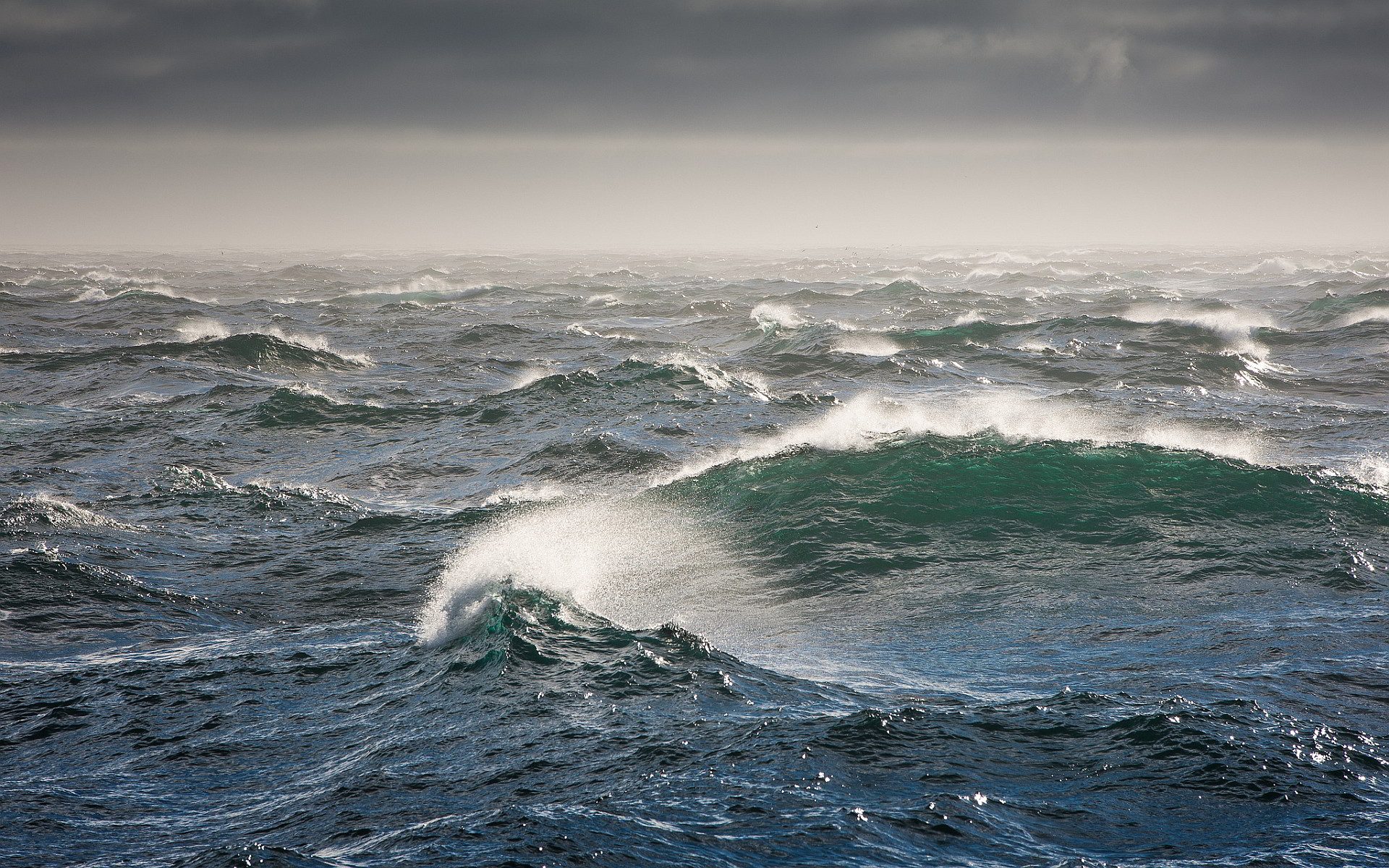1920x1200 Rough ocean waves