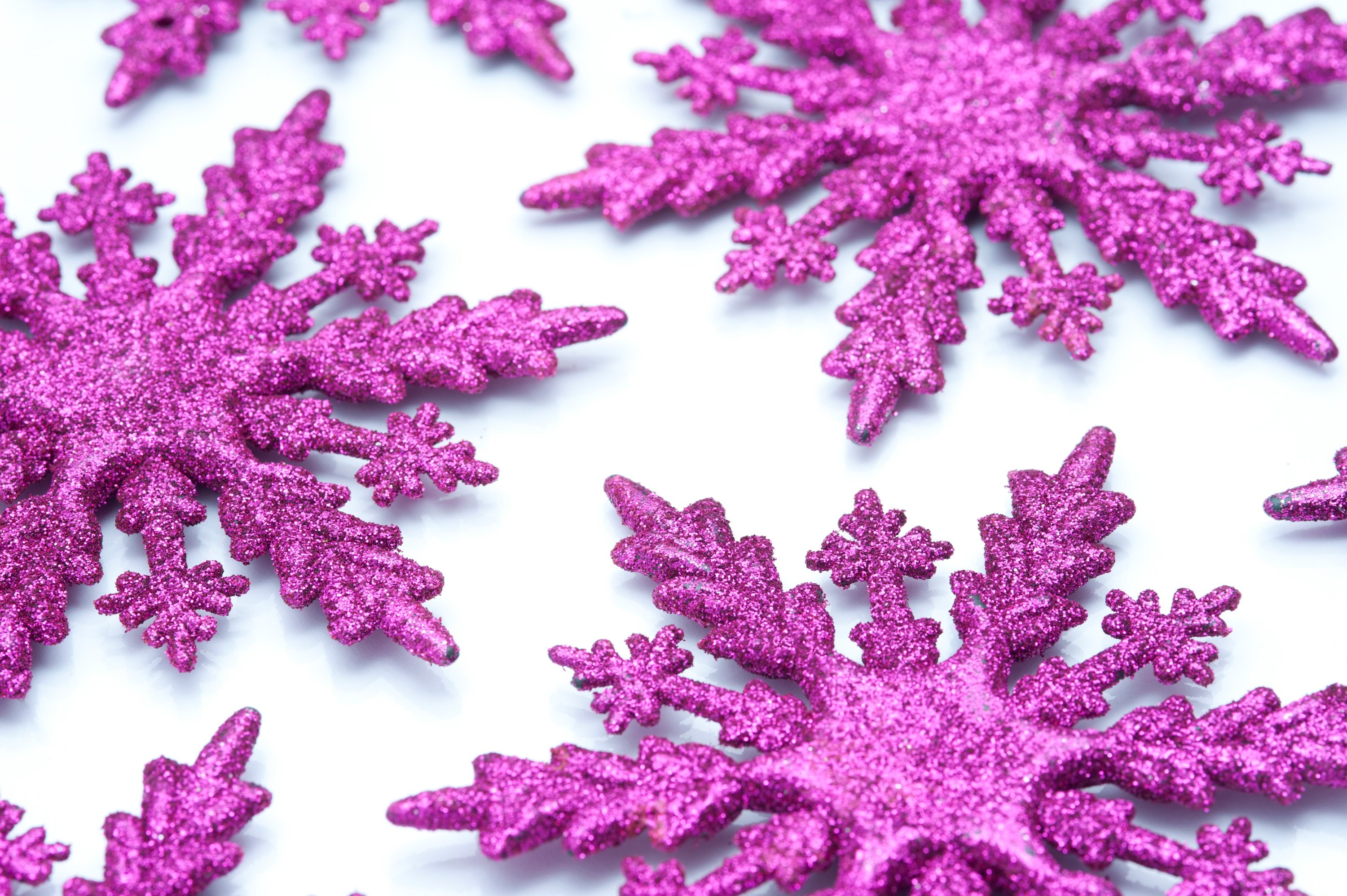 3000x1996 Pink Snowflake Christmas Ornament - See more similiar images at  backgroundimages.