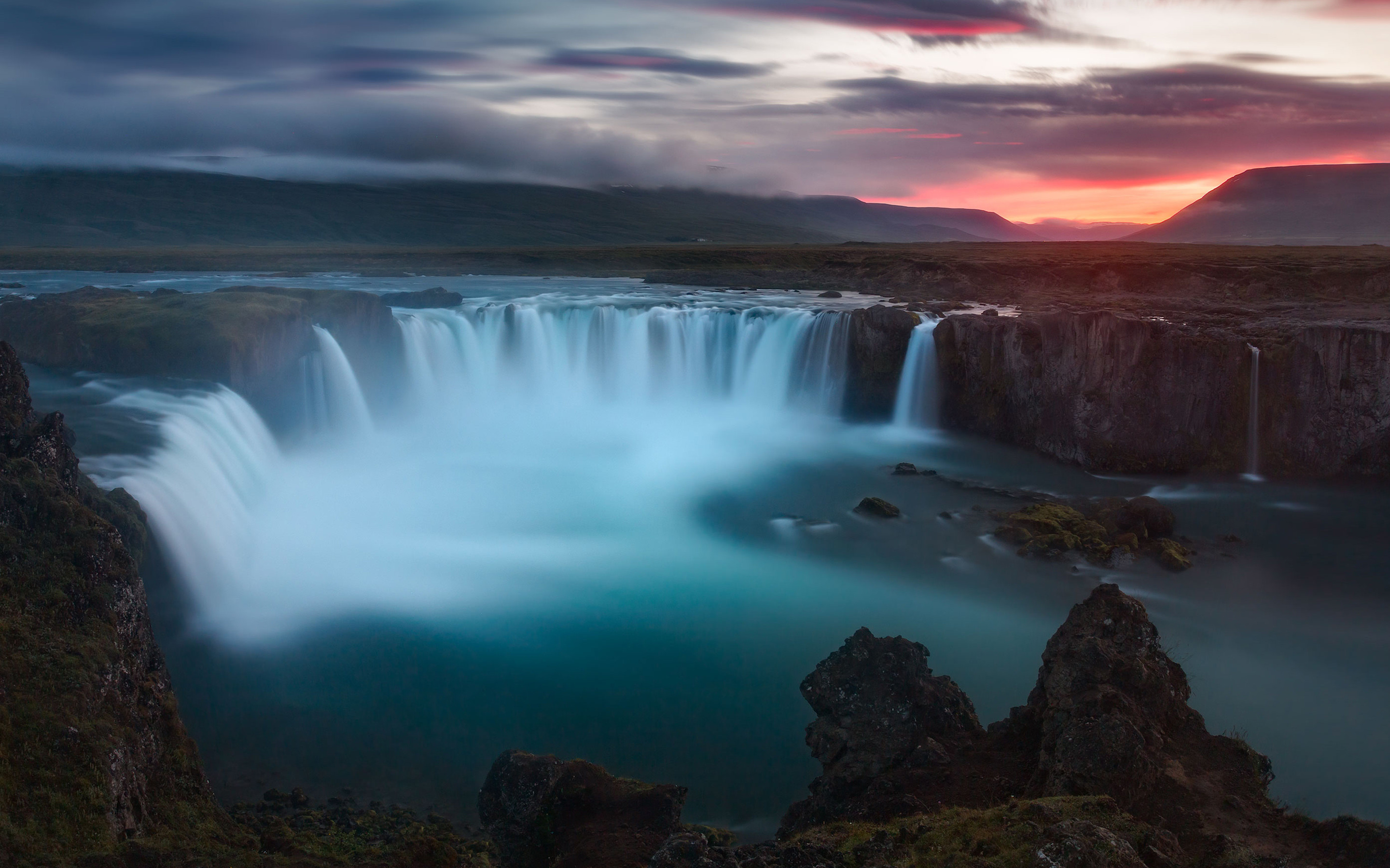 2880x1800 Godafoss Waterfalls Iceland