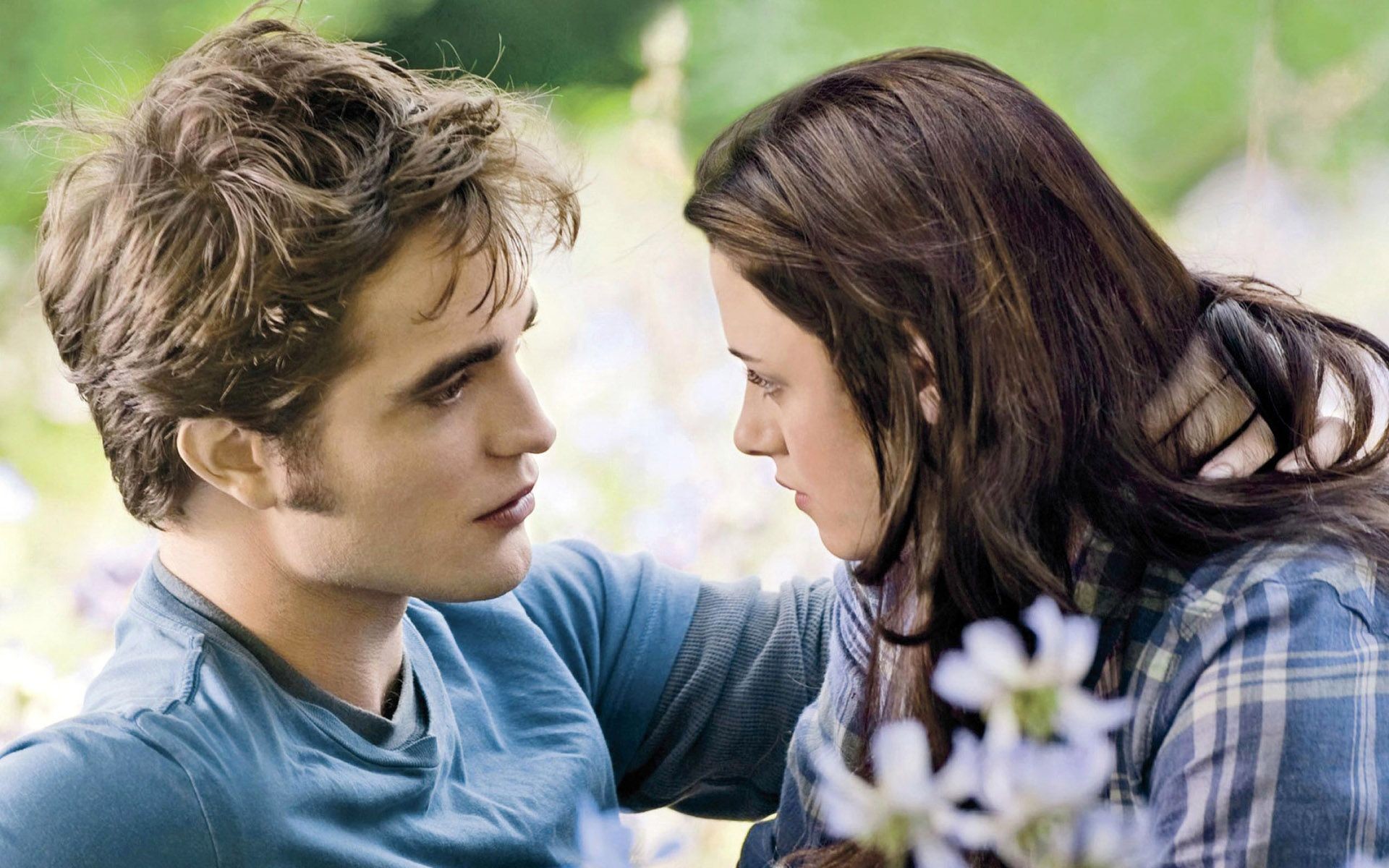 1920x1200 A Romantic Moment From - The Twilight Saga Breaking Dawn | HD Hollywood  Movies Wallpaper Free ...