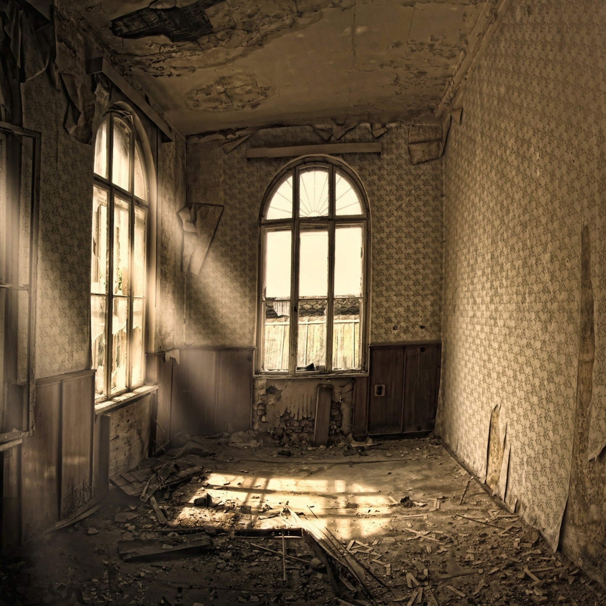 2048x2048 Preview wallpaper building, old, room, ruin, windows 