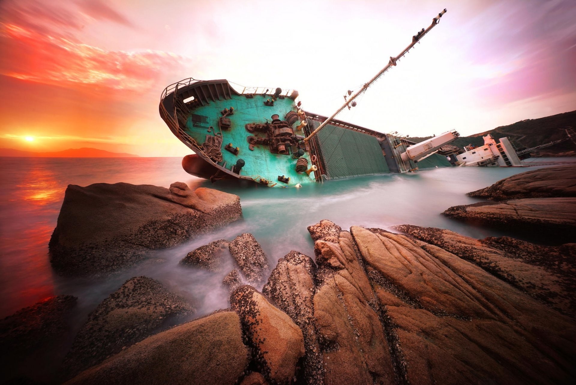1920x1282 shipwreck ship rock sea china hongkong dawn