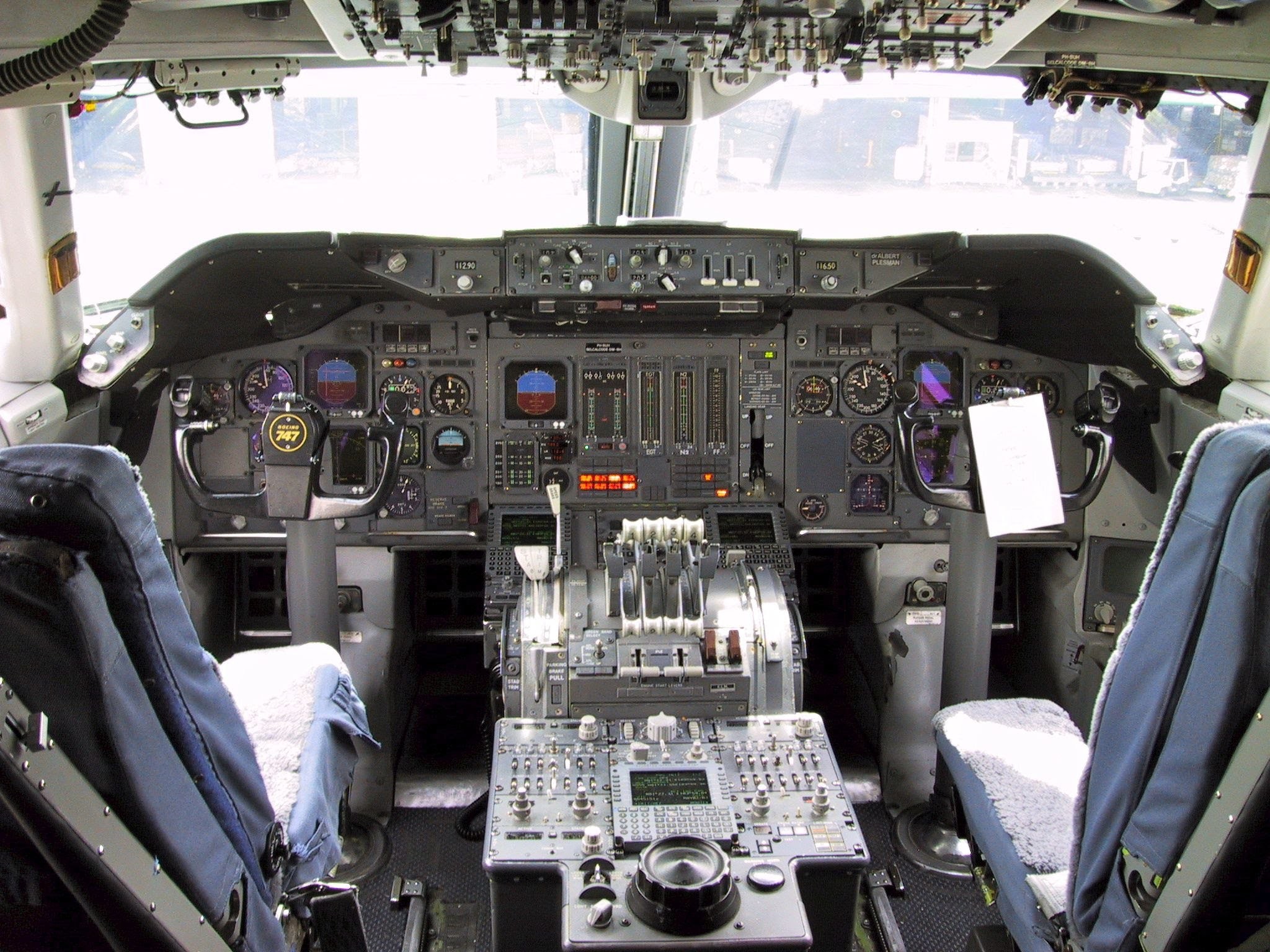 2048x1536 Upgraded KLM 747-306B cockpit