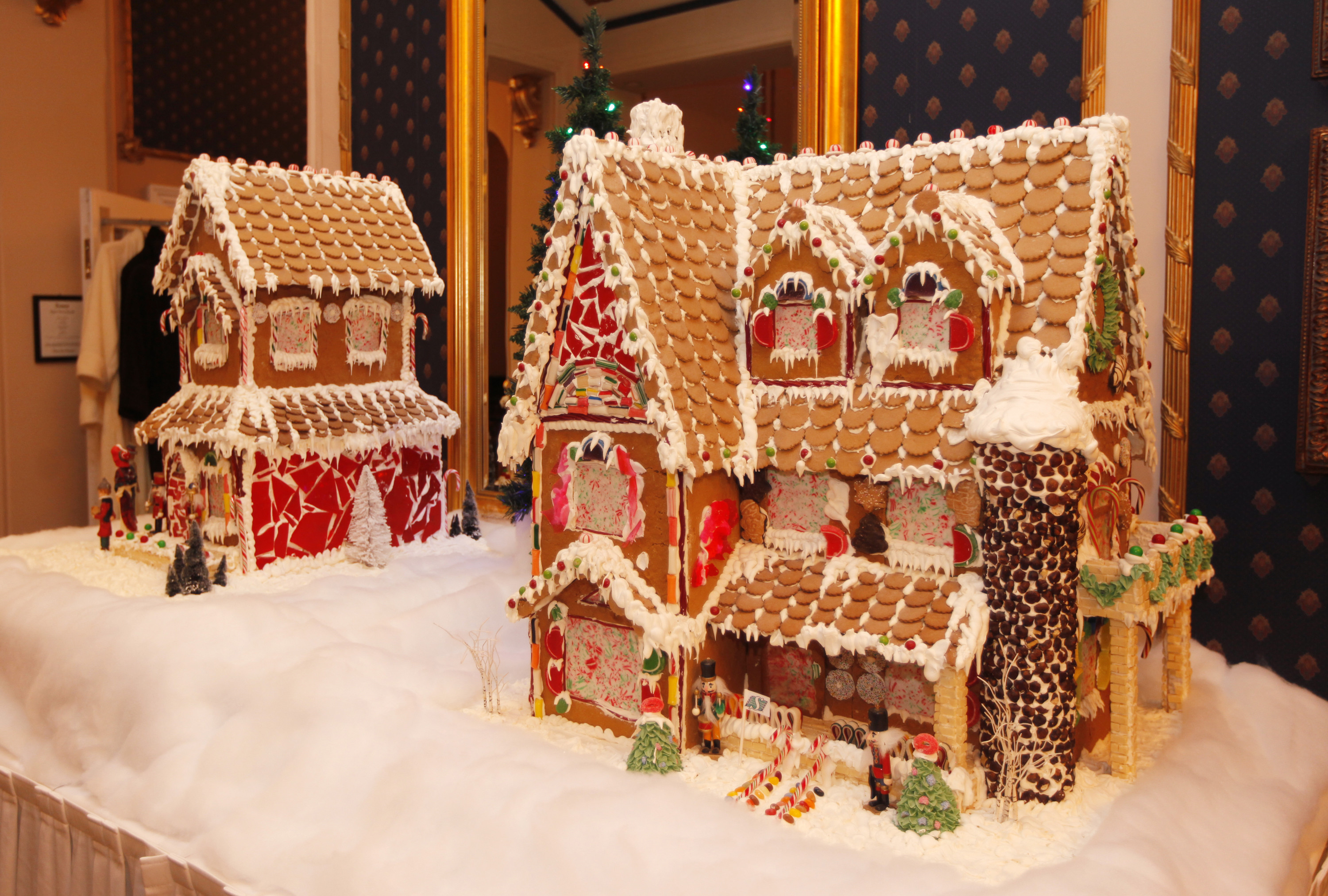 3000x2025 Adorable Victorian Gingerbread House Template