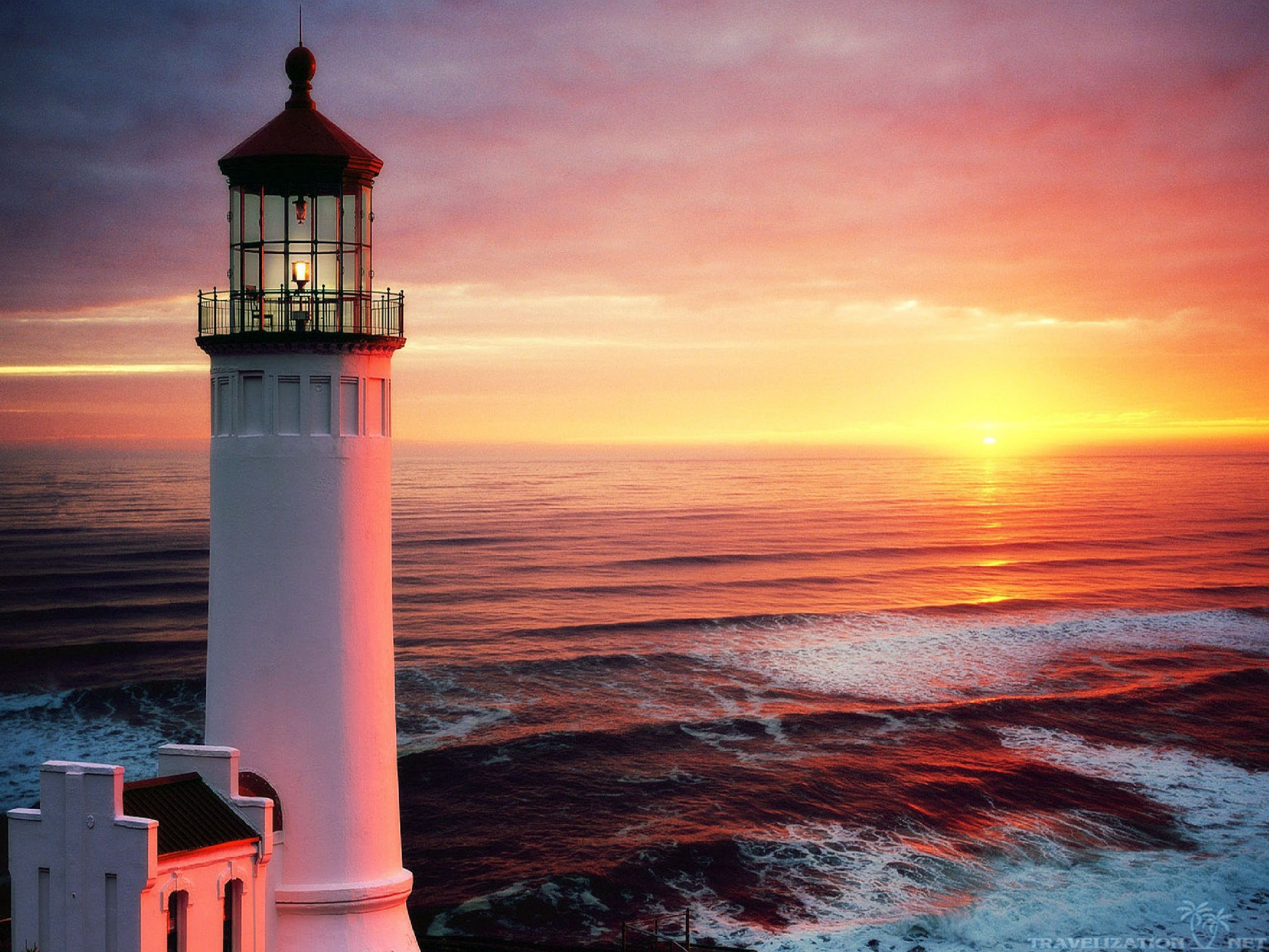 2560x1920 beautiful-lighthouses-at-sunset-wallpaper-1
