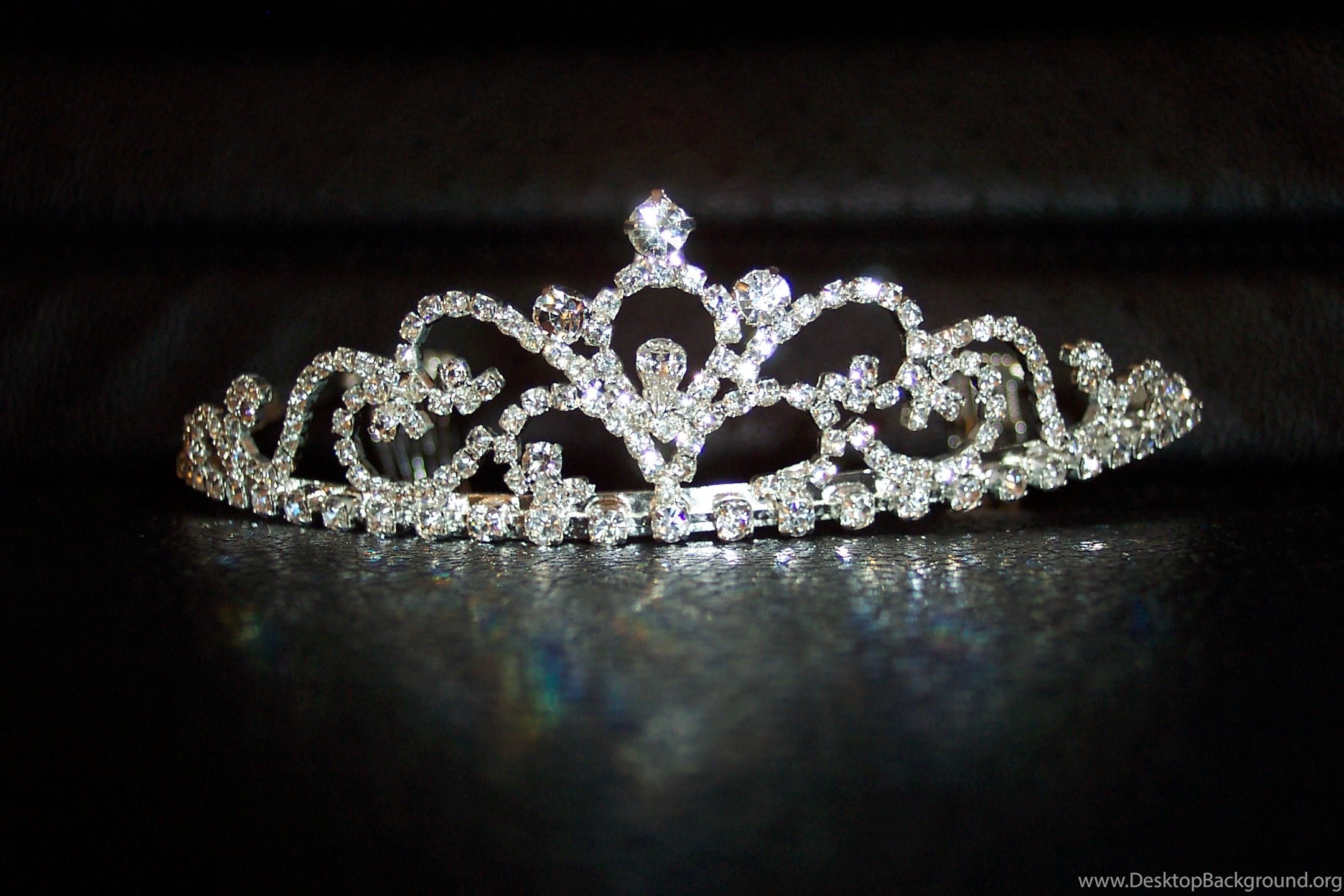 2160x1440 Princess Crown Wallpapers Wallpapers Zone