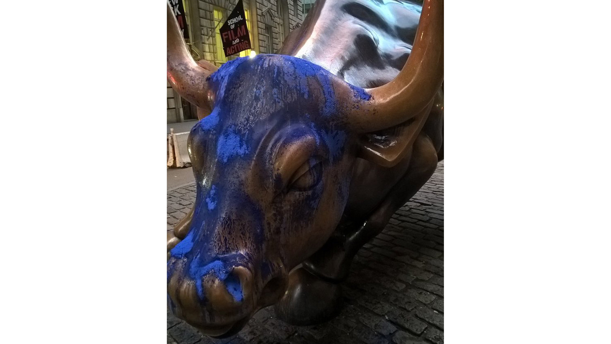 2048x1152 Blue paint is dumped on Wall Street 'Charging Bull' statue's head - LA Times