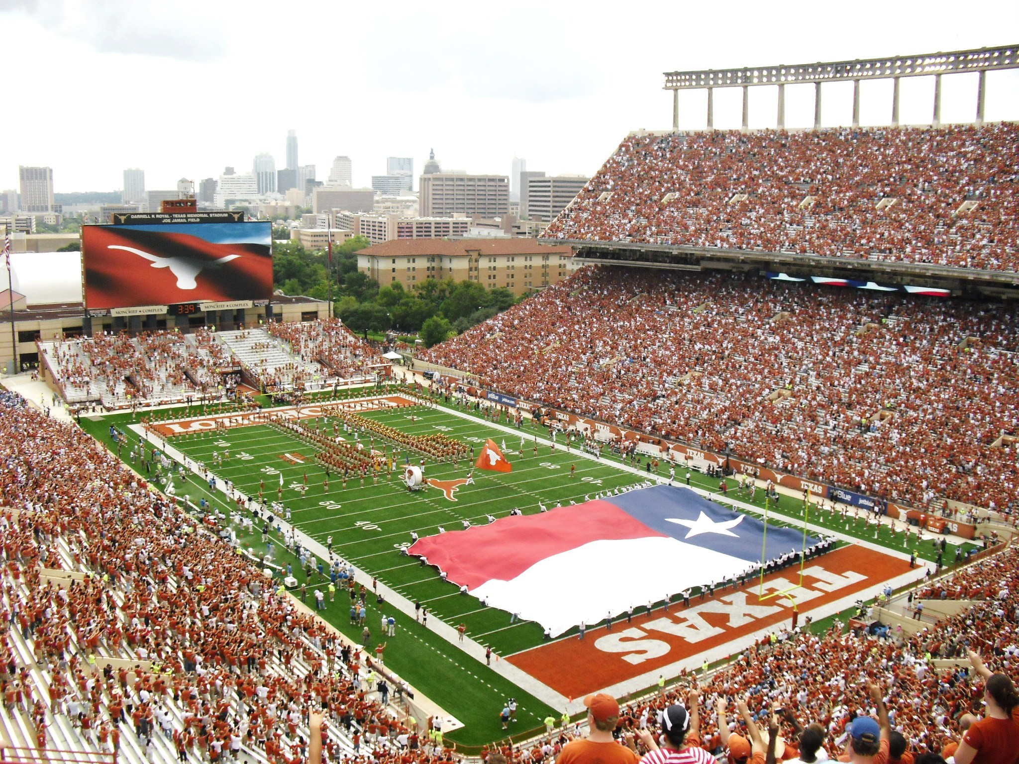 2048x1536 university-of-texas-football