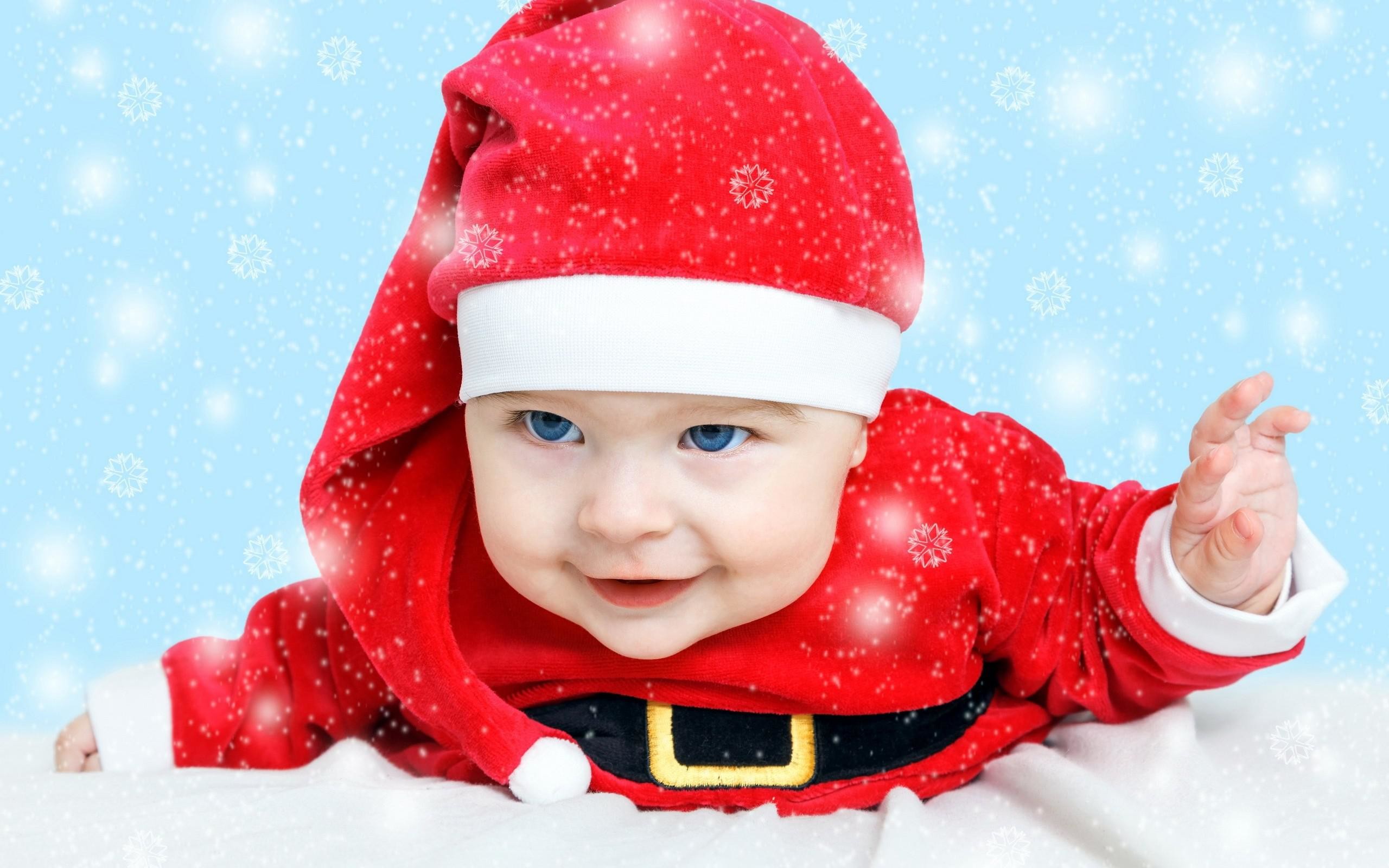 2560x1600 Cute Little Boy Santa >