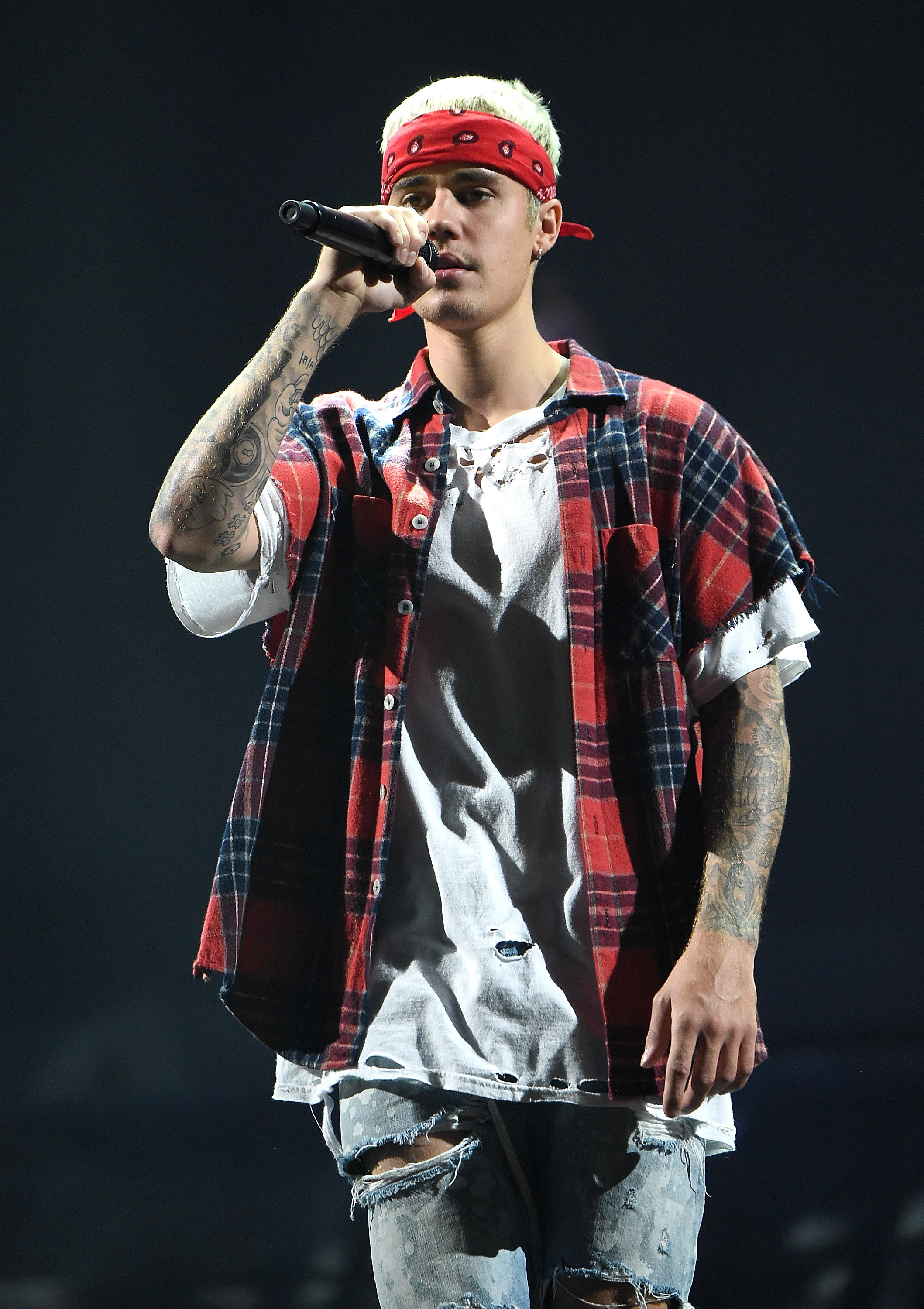 2117x3000 NEW YORK, NY - JULY 19: Justin Bieber performs on stage during his "