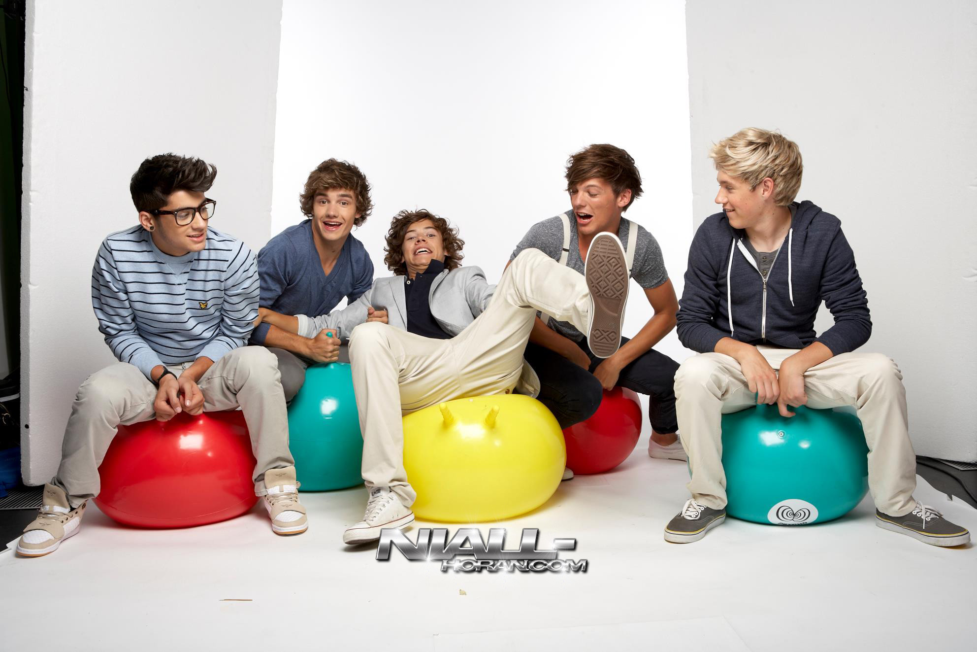 1984x1323 Picture Of One Direction HD