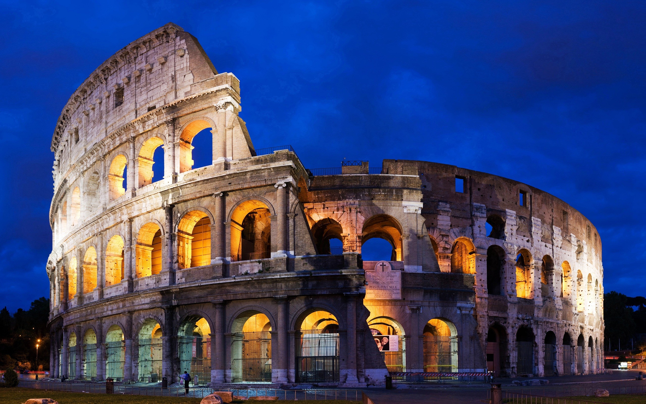 2560x1600 Colosseum in Rome