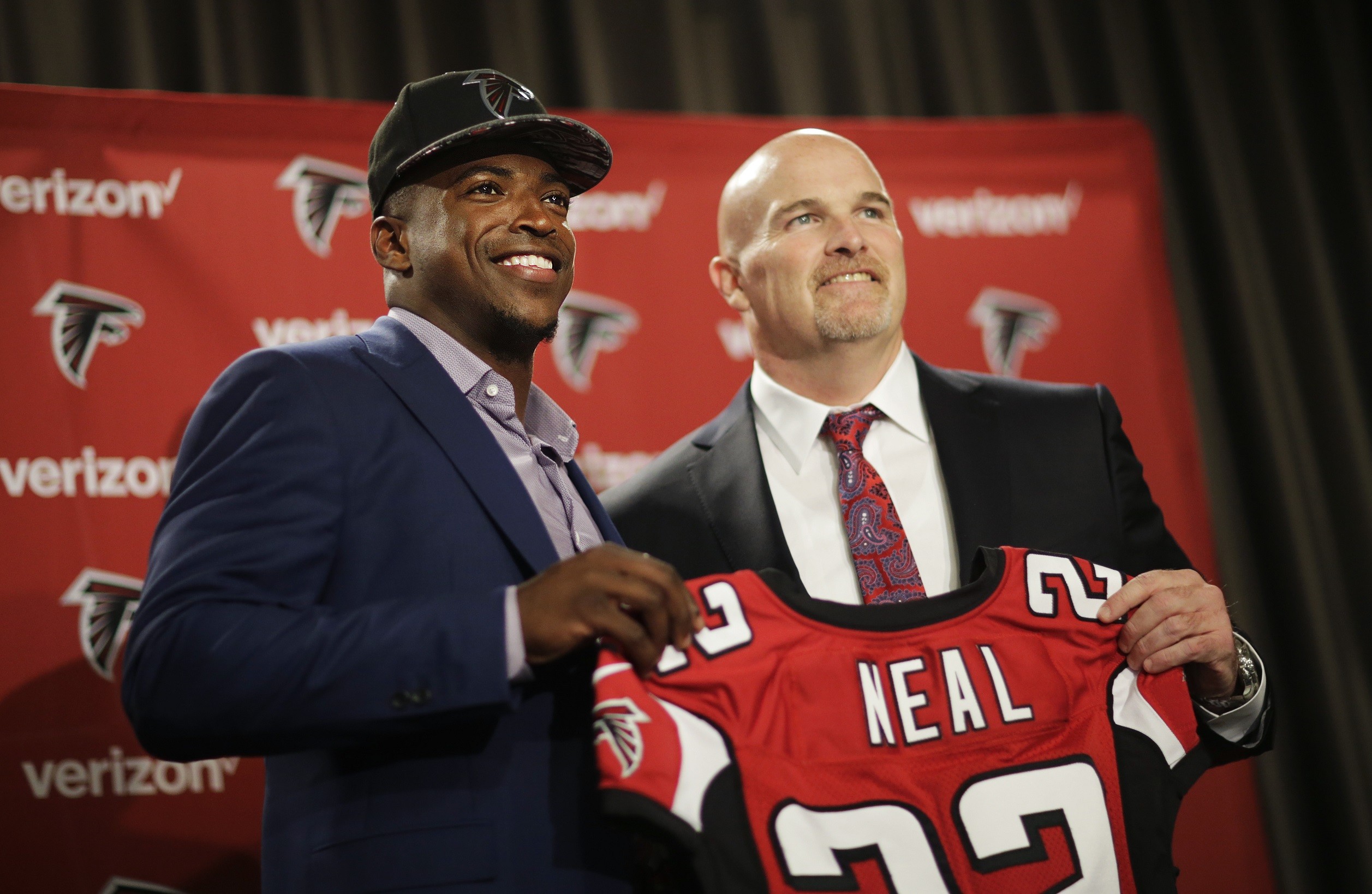 2514x1638 Atlanta Falcons first round draft pick Keanu Neal, left, poses for a photo  with