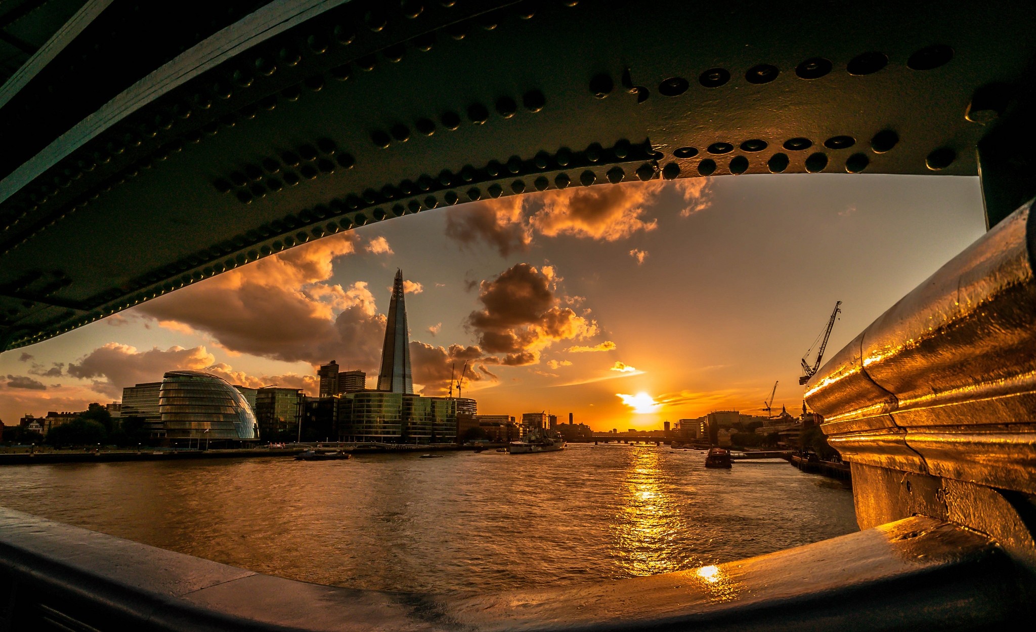 2048x1249 Wallpaper sun, london, bridge, river, sunset, evening, building, boat Â»  City, nature, landscape photos