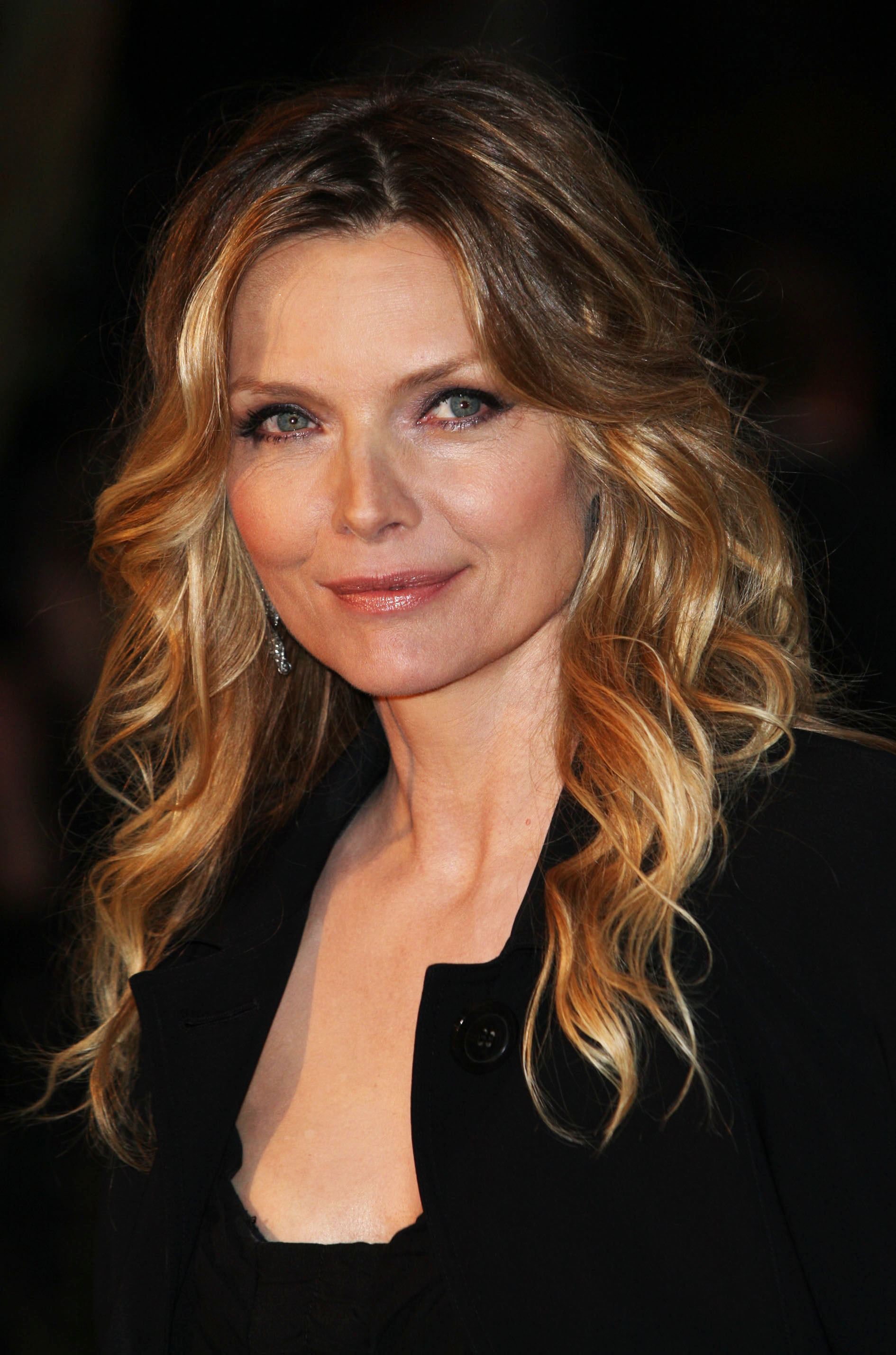 1890x2855 Michelle Pfeiffer Hot HD Wallpapers, Sexy HD Images, Pictures