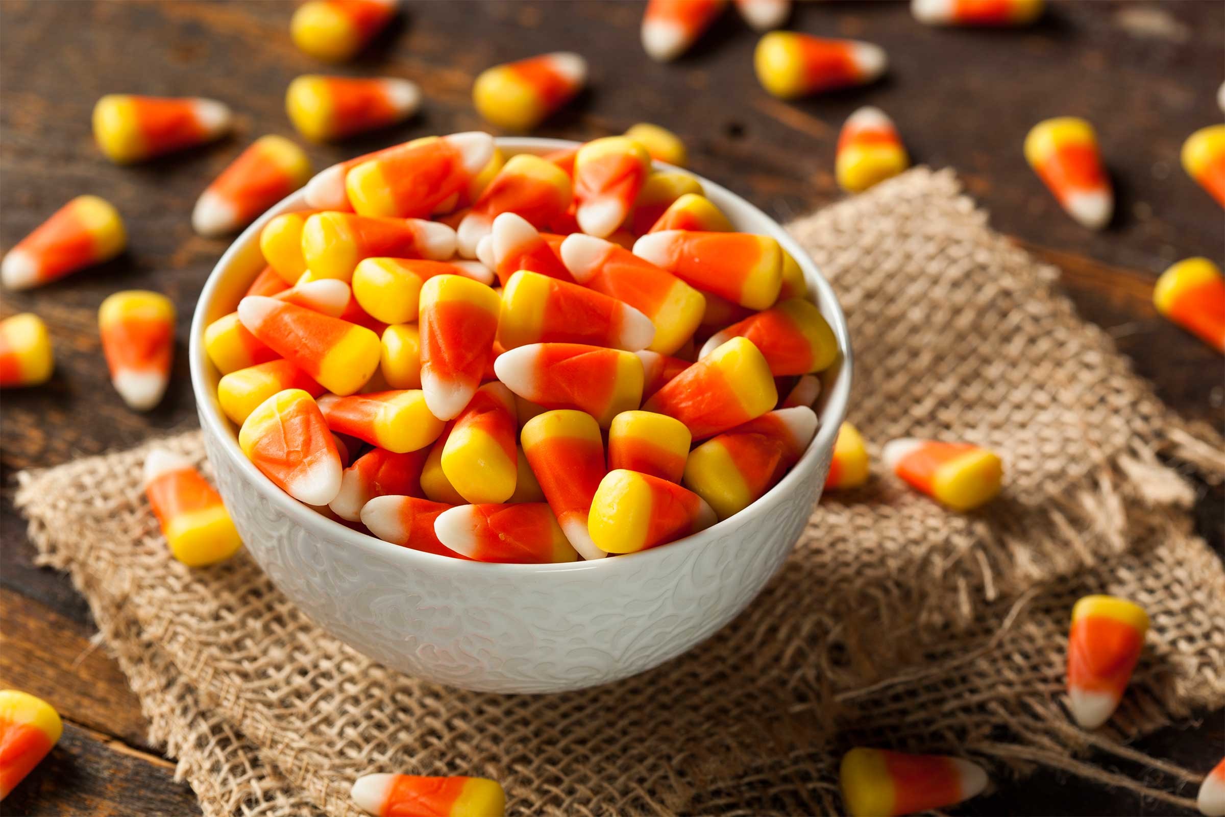 2400x1600 Halloween Candy Facts Reader's Digest