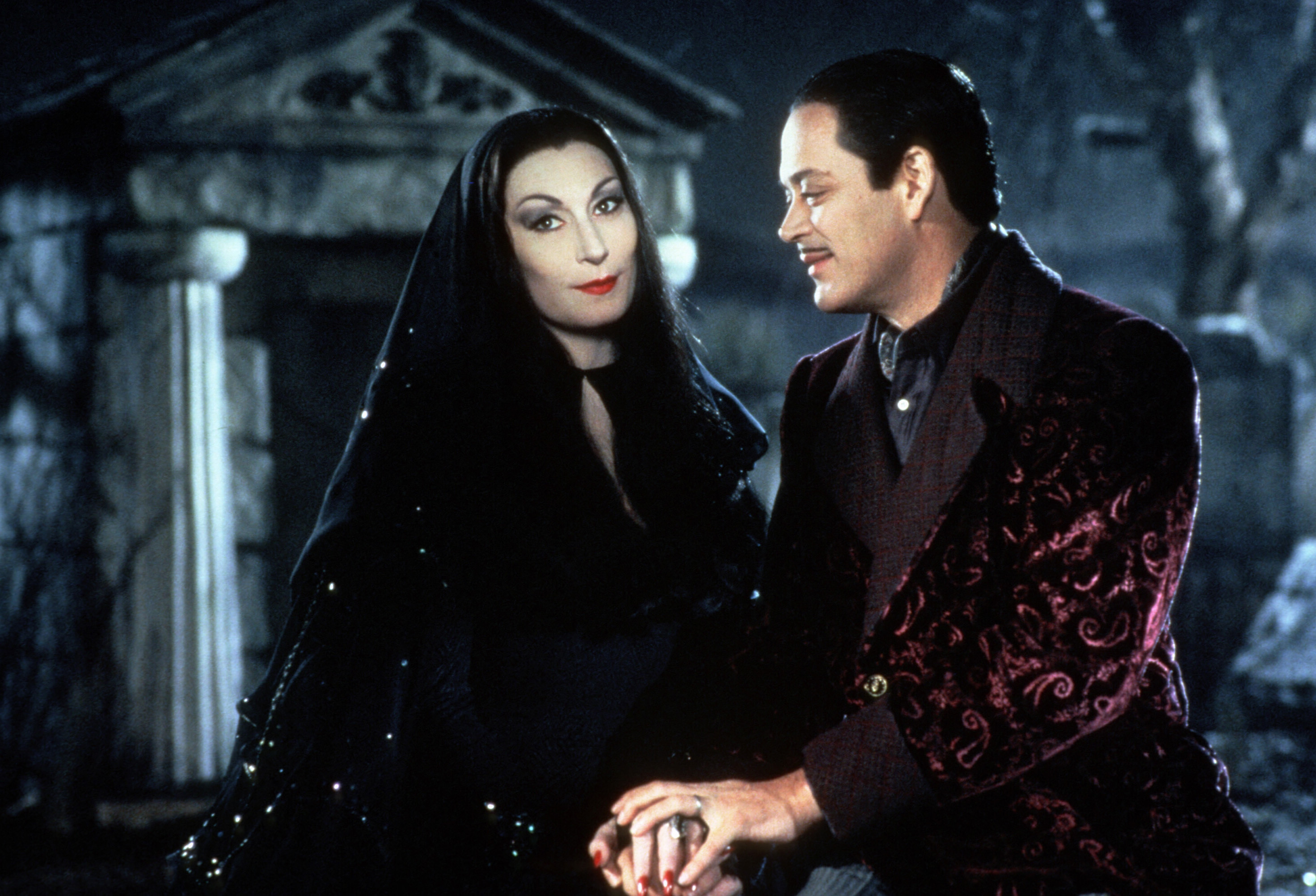 2944x2004 The Addams Family (1991) - Anjelica Huston Raul Julia