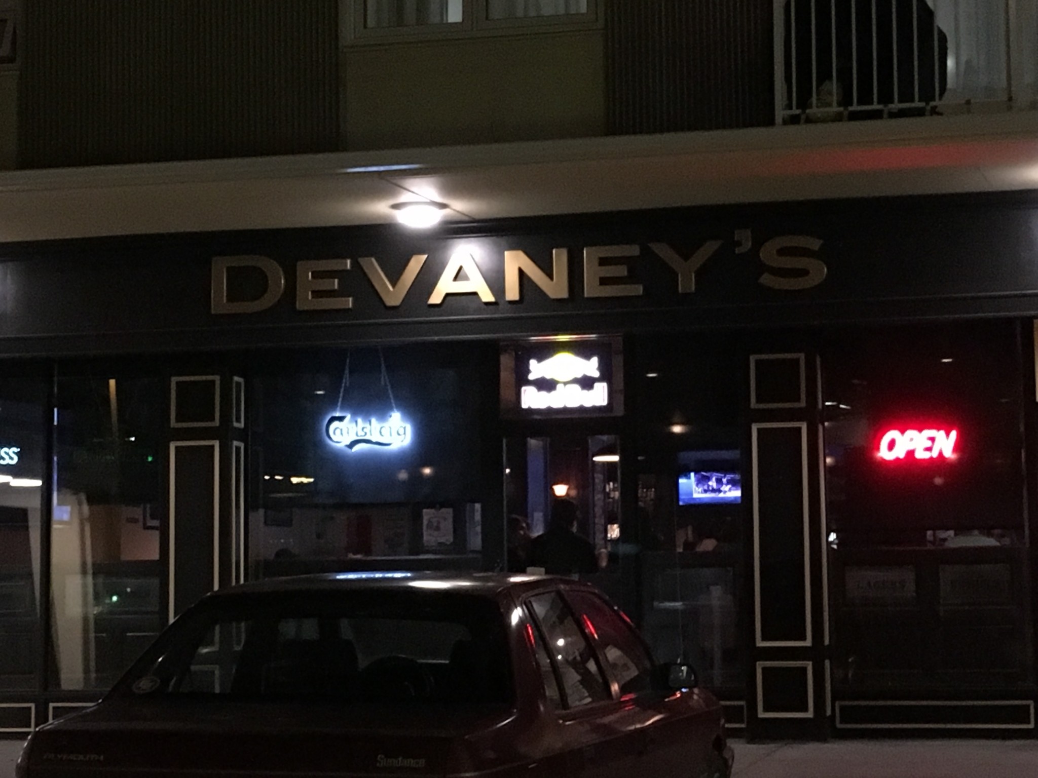 2048x1536 Devaney's Irish Pub - Photo
