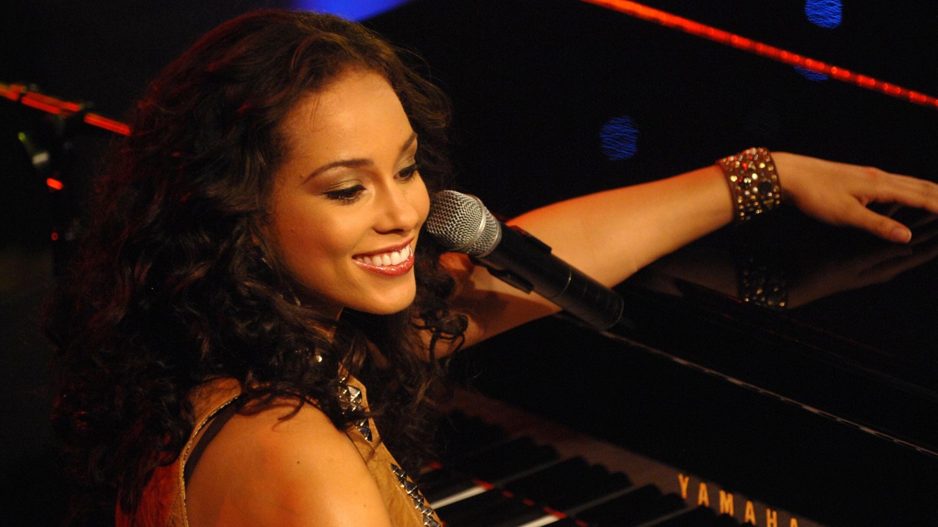 Wallpaper  Music  photo  picture  Alicia keys sexy figure face view