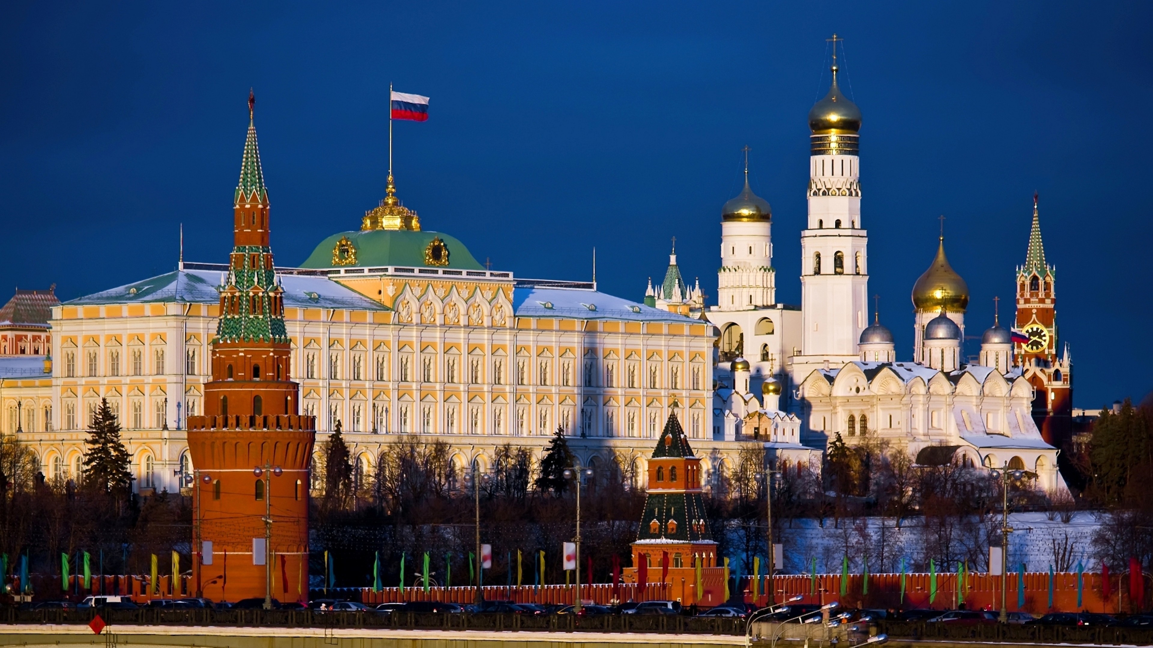 3840x2160  Wallpaper moscow, city, kremlin, bridge, capital, russia, flag
