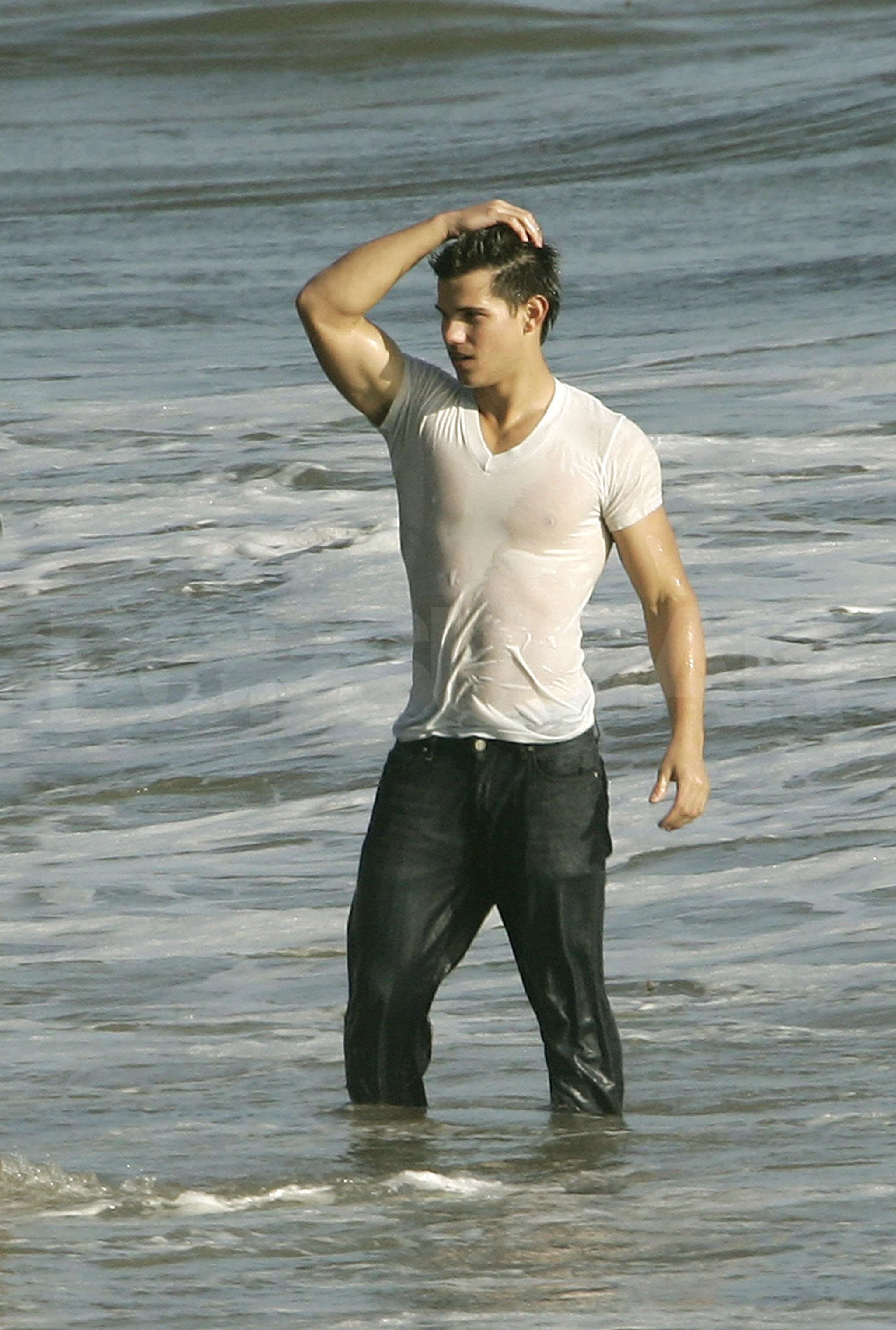 Taylor Lautner Shirtless Wallpaper.