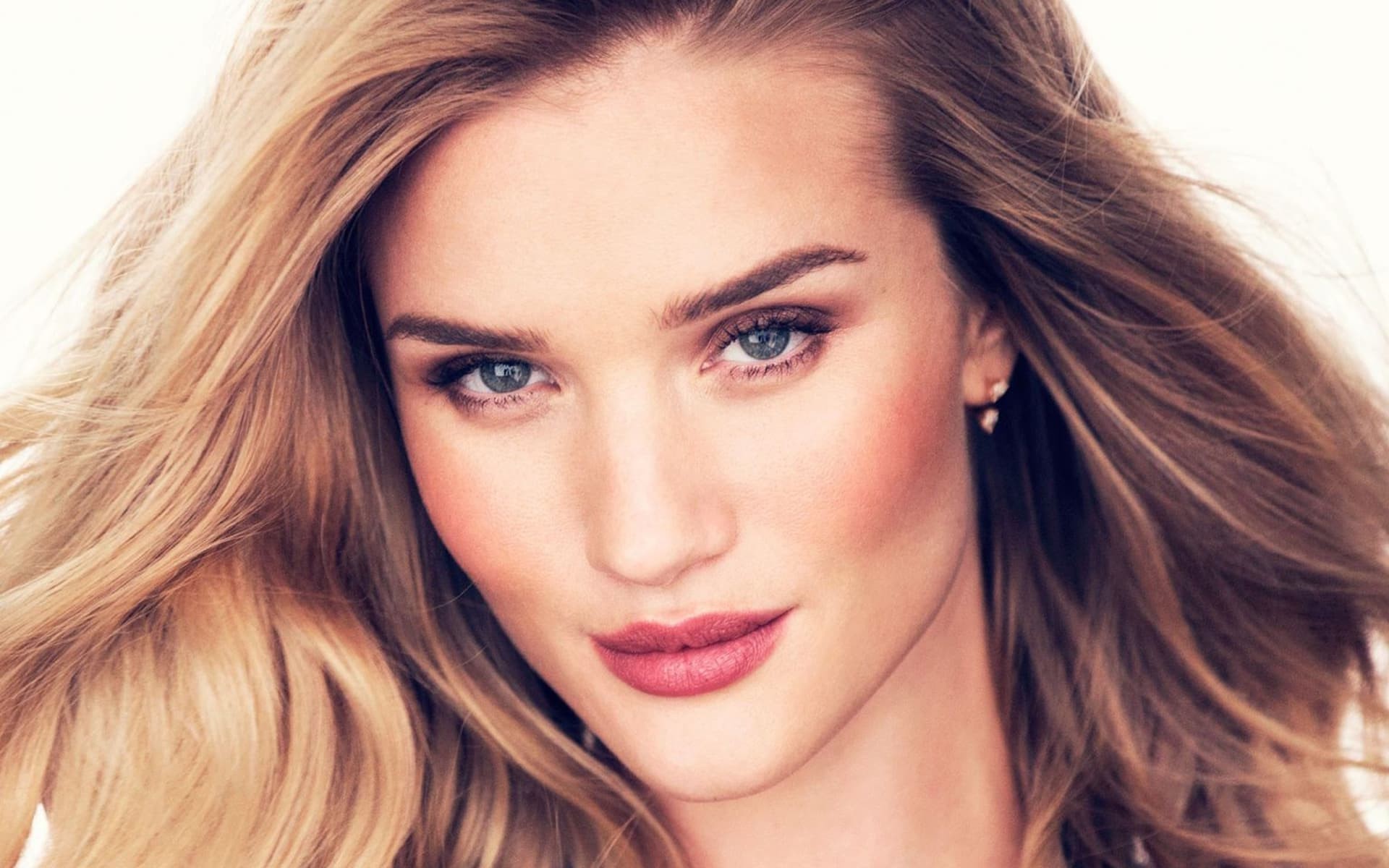 1920x1200 24 Rosie Huntington Whiteley wallpapers High Quality Download 