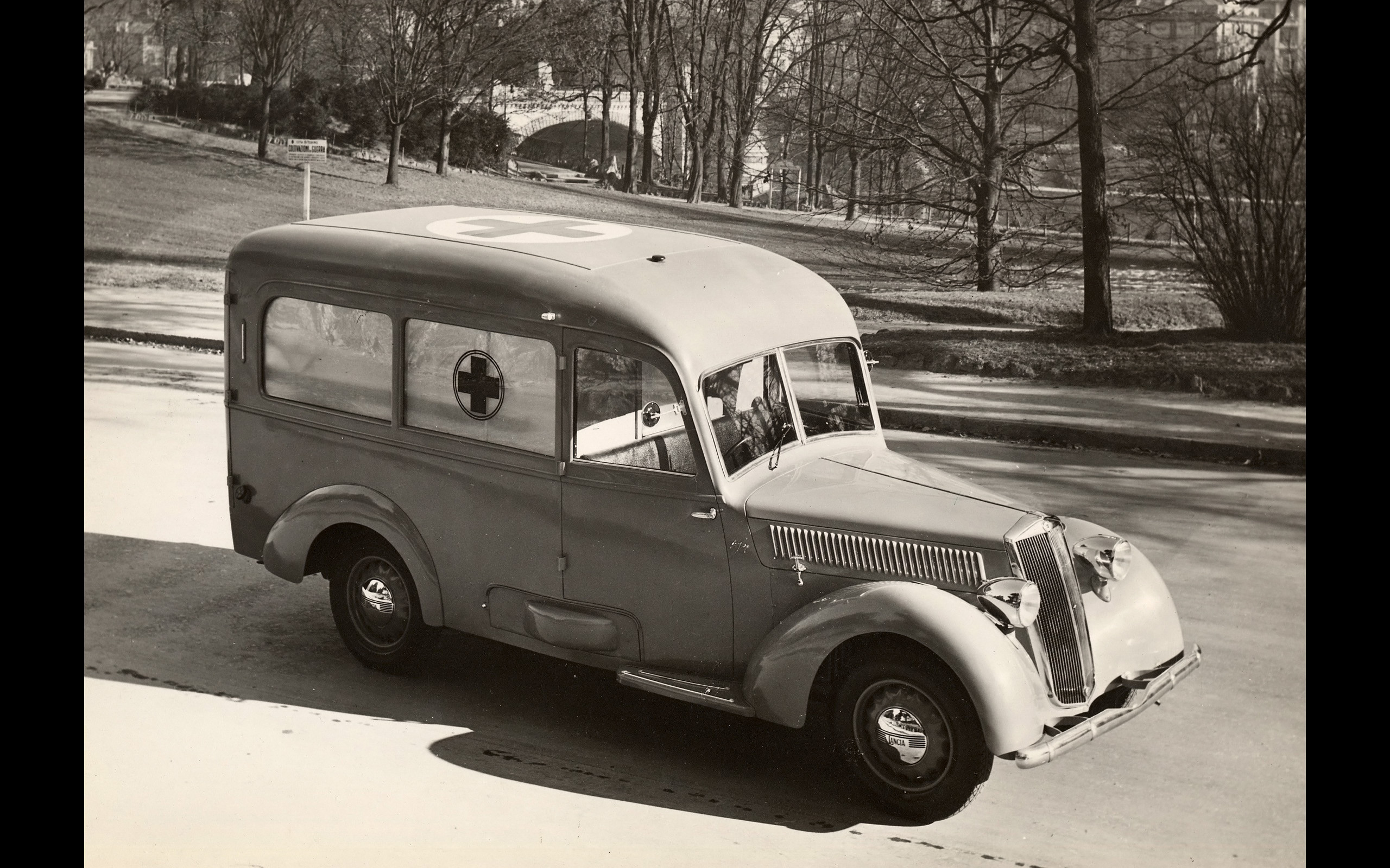 2560x1600 Bertone 100 Years - 1940s - 1940 Lancia Artena Ambulance -  -  Wallpaper