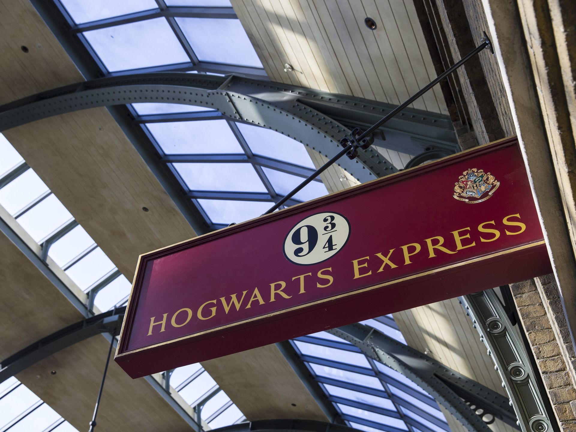 1920x1440 Hogwarts Express & Platform 9Â¾ – The Wizarding World of Harry Potter –  Diagon Alley