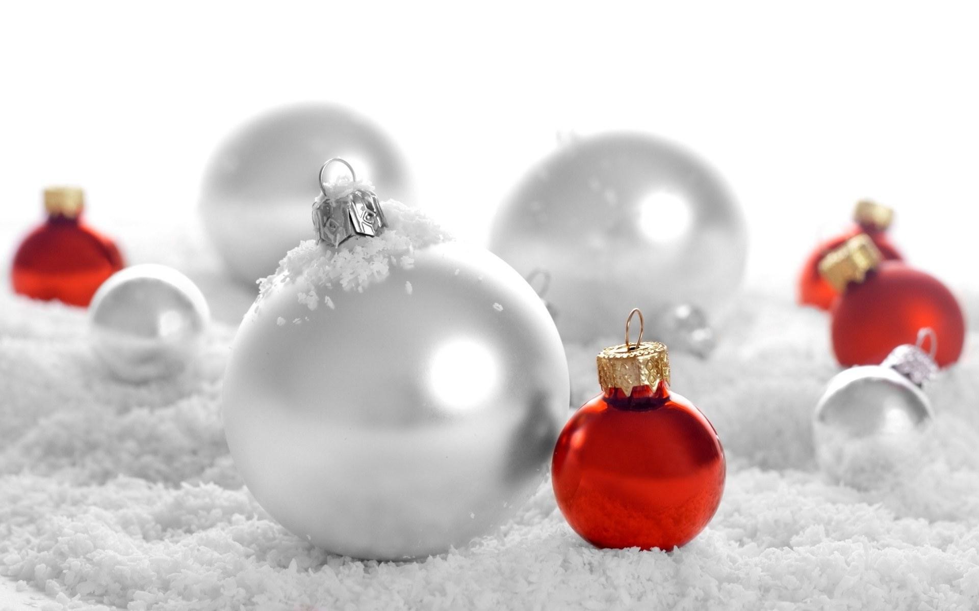 1920x1200 white and red christmas ornaments wallpaper 8565