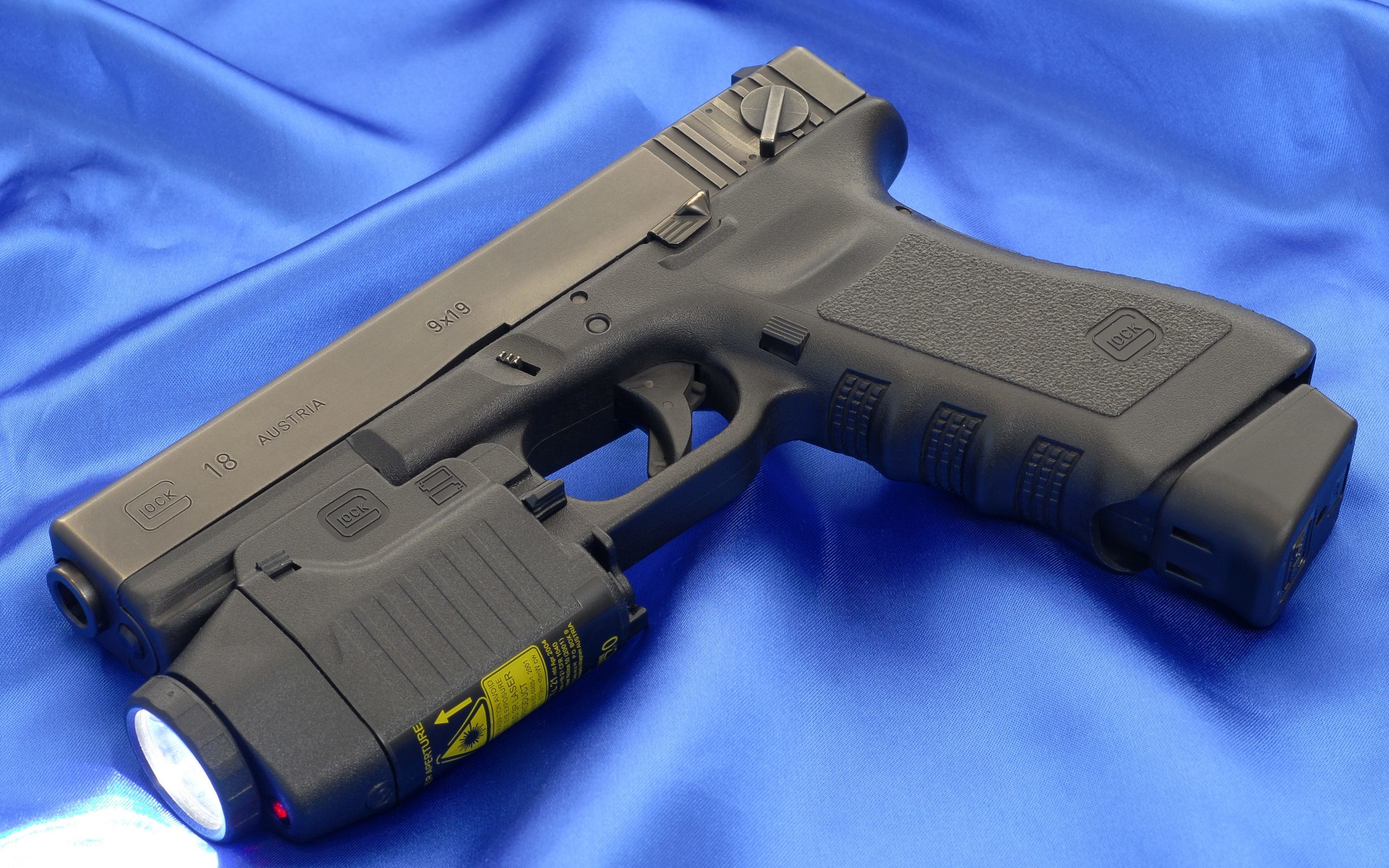 2560x1600 Glock 18 Automatic Pistol Wallpaper