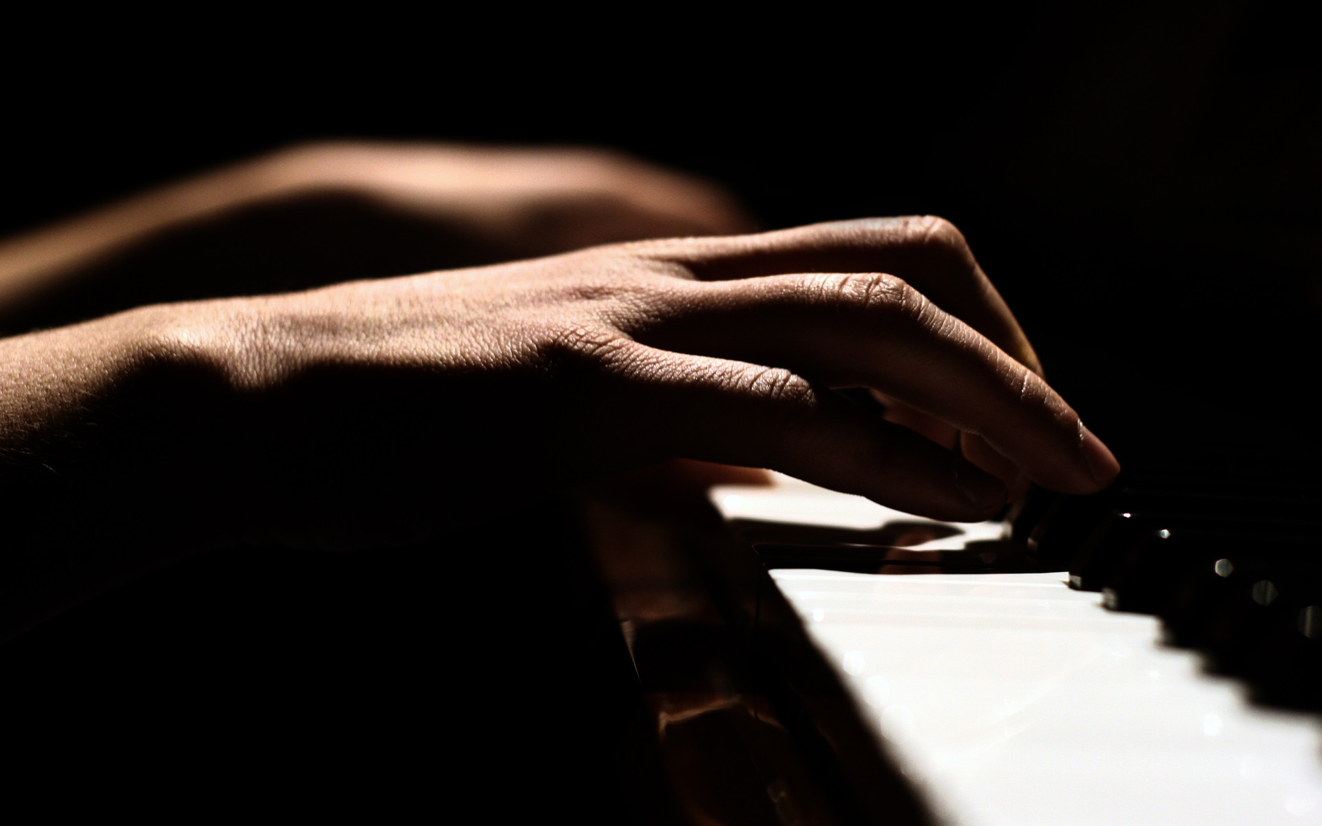 1920x1200 Hands Playing Piano